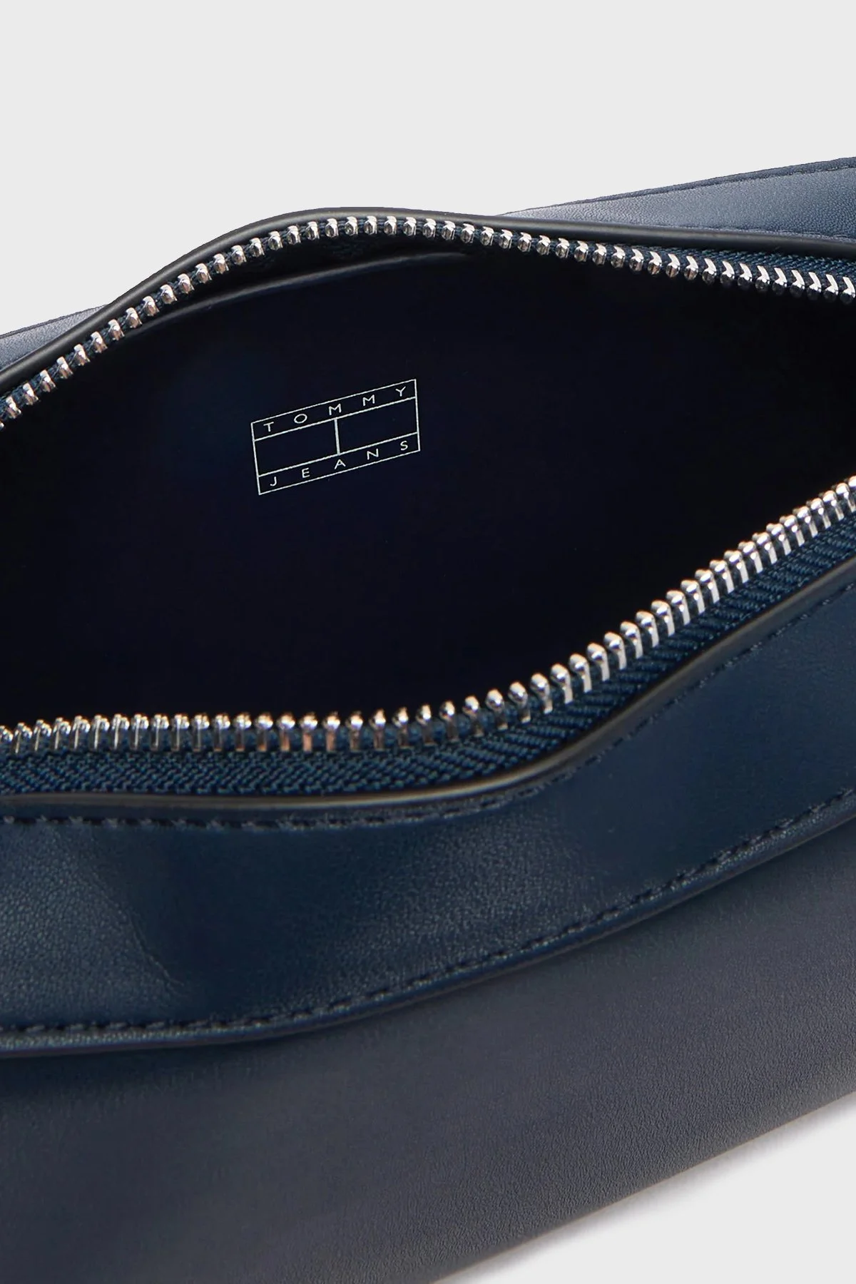 Tommy Jeans Logolu Ayarlanabilir Askılı Bayan Çanta AW0AW17872 C1G LACİVERT - 6