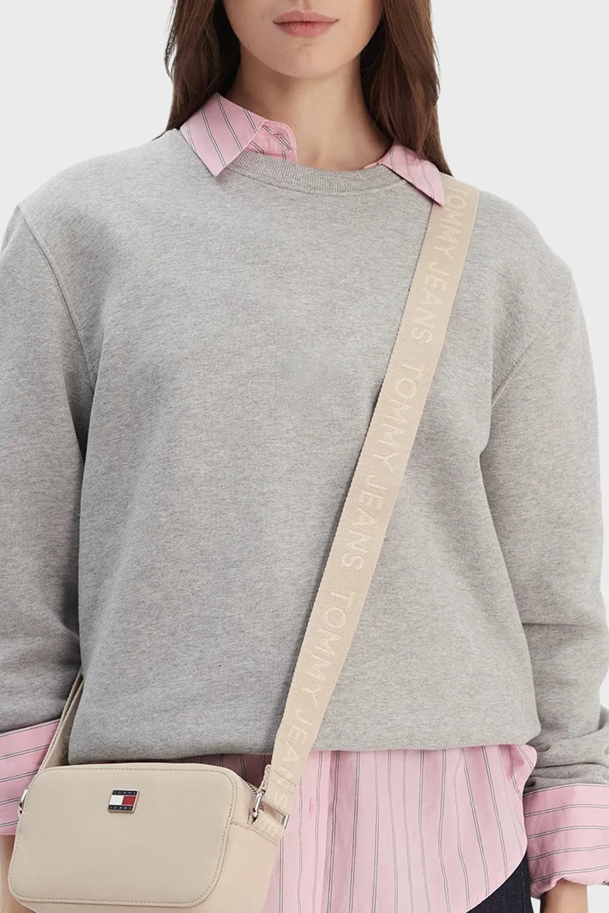 Tommy Jeans Logolu Ayarlanabilir Askılı Bayan Çanta AW0AW18065 ABY BEJ - 2