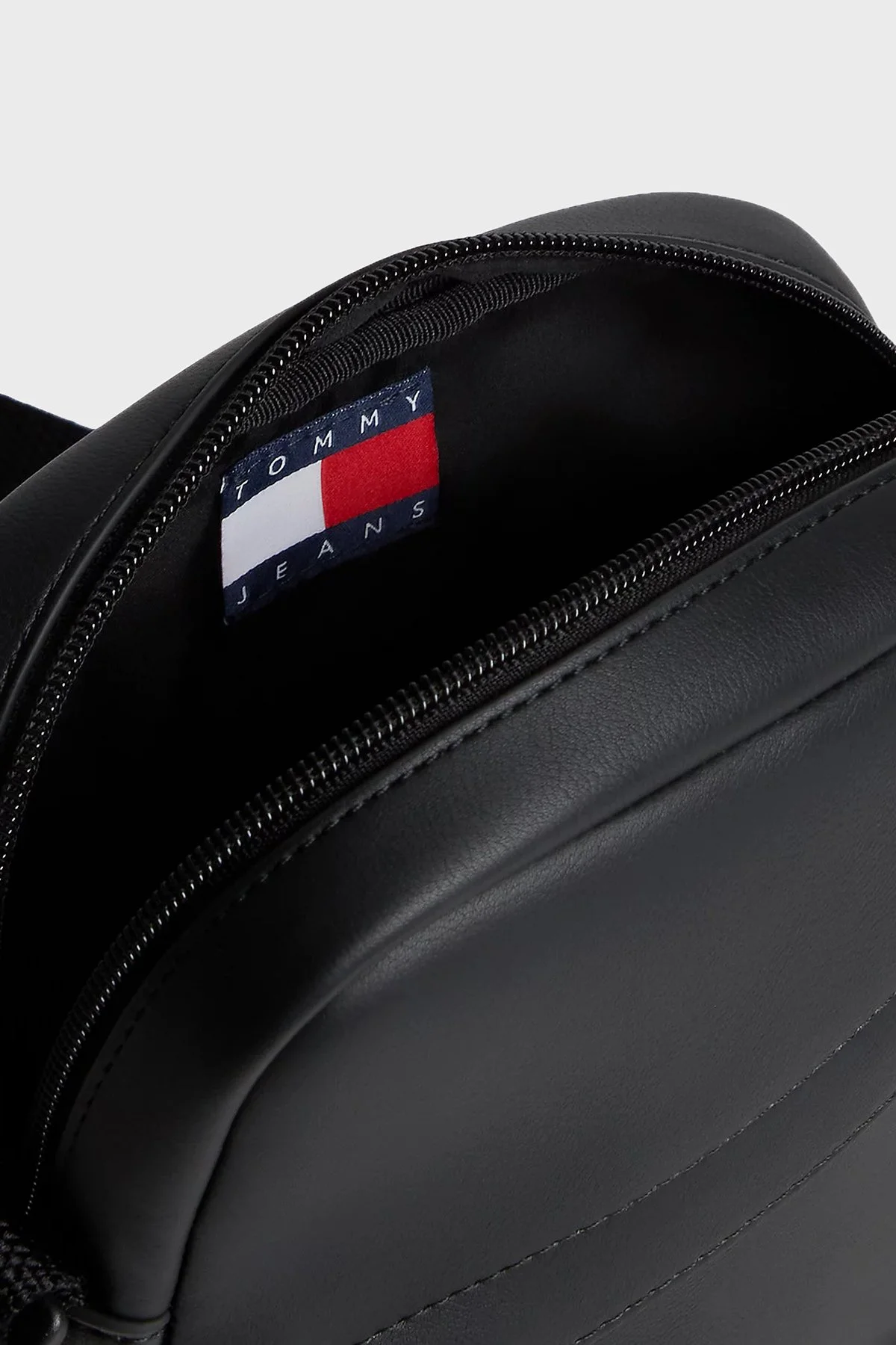 Tommy Jeans Logolu Ayarlanabilir Askılı Erkek Çanta AM0AM14608 BDS Siyah - 4