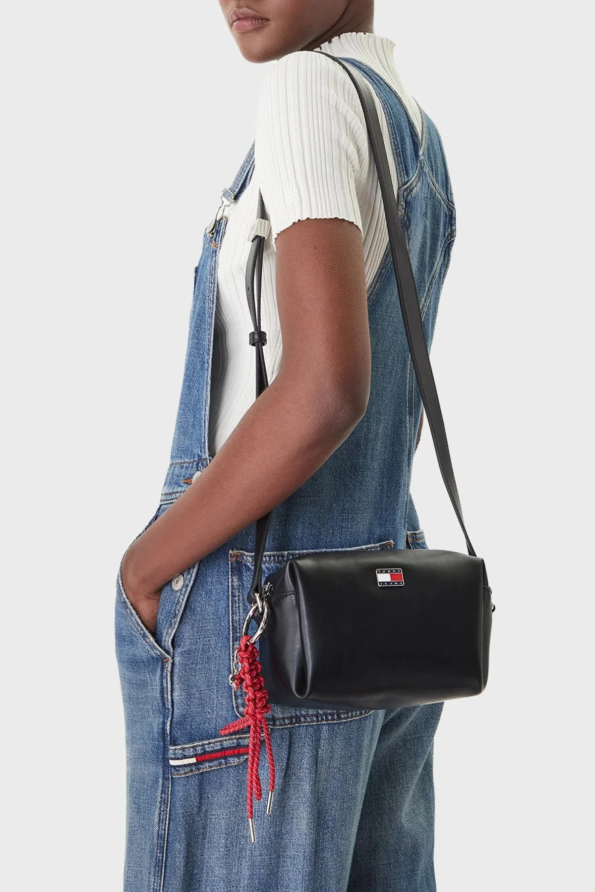 Tommy Jeans Logolu Ayarlanabilir Askılı Kadın Çanta AW0AW18456 BDS SİYAH - 2