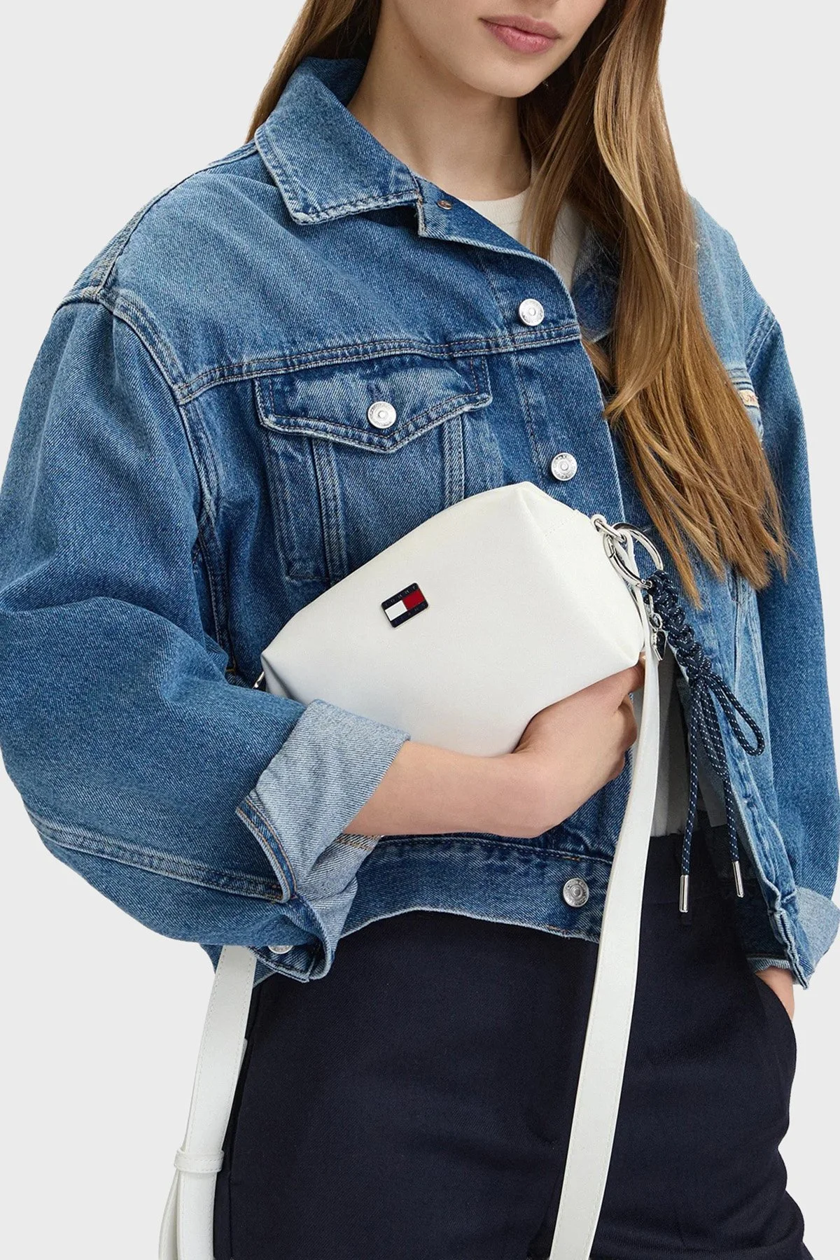 Tommy Jeans Logolu Ayarlanabilir Askılı Kadın Çanta AW0AW18456 YBL BEYAZ - 2