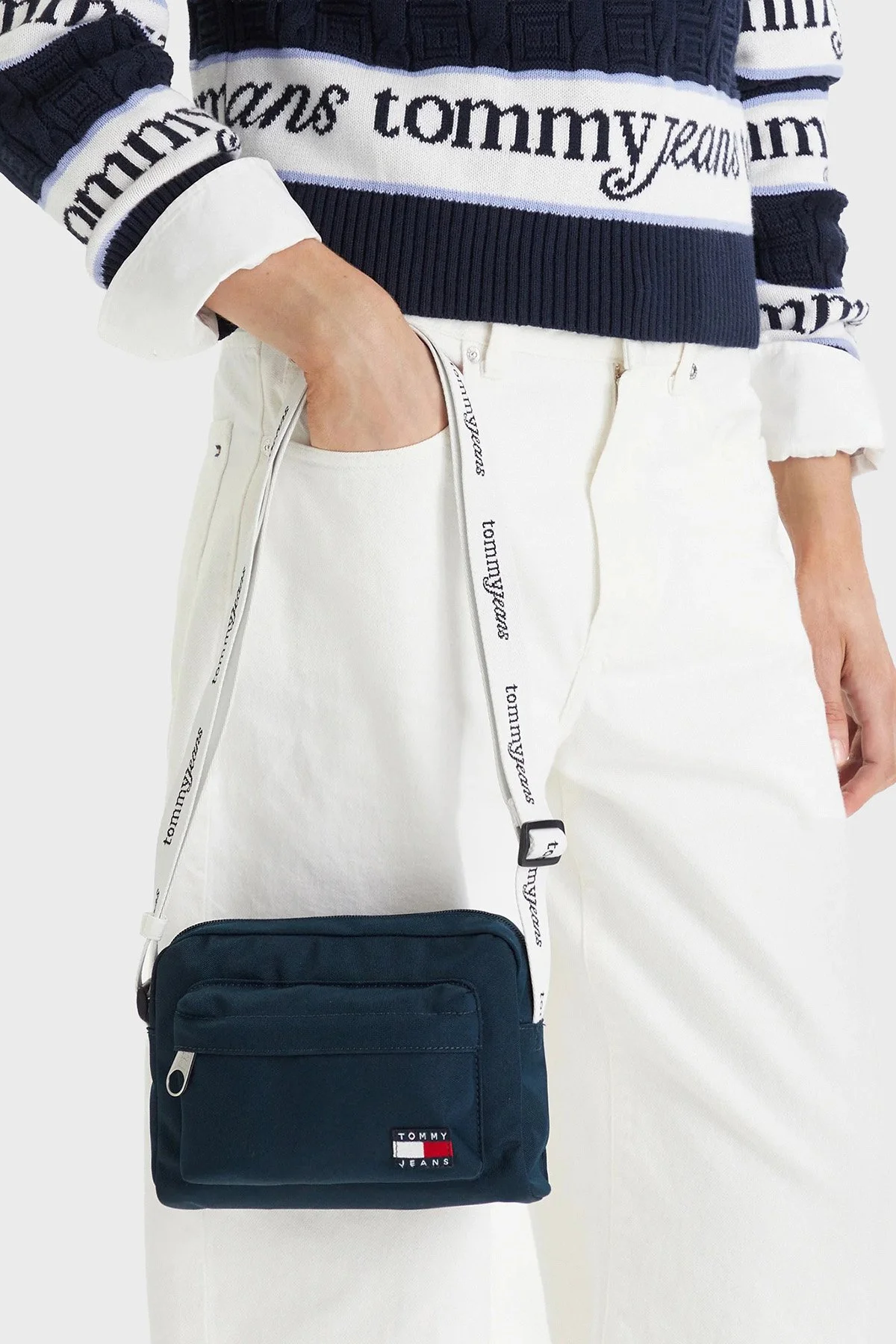 Tommy Jeans Logolu Ayarlanabilir Askılı Kadın Çanta AW0AW18462 C1G LACİVERT - 2