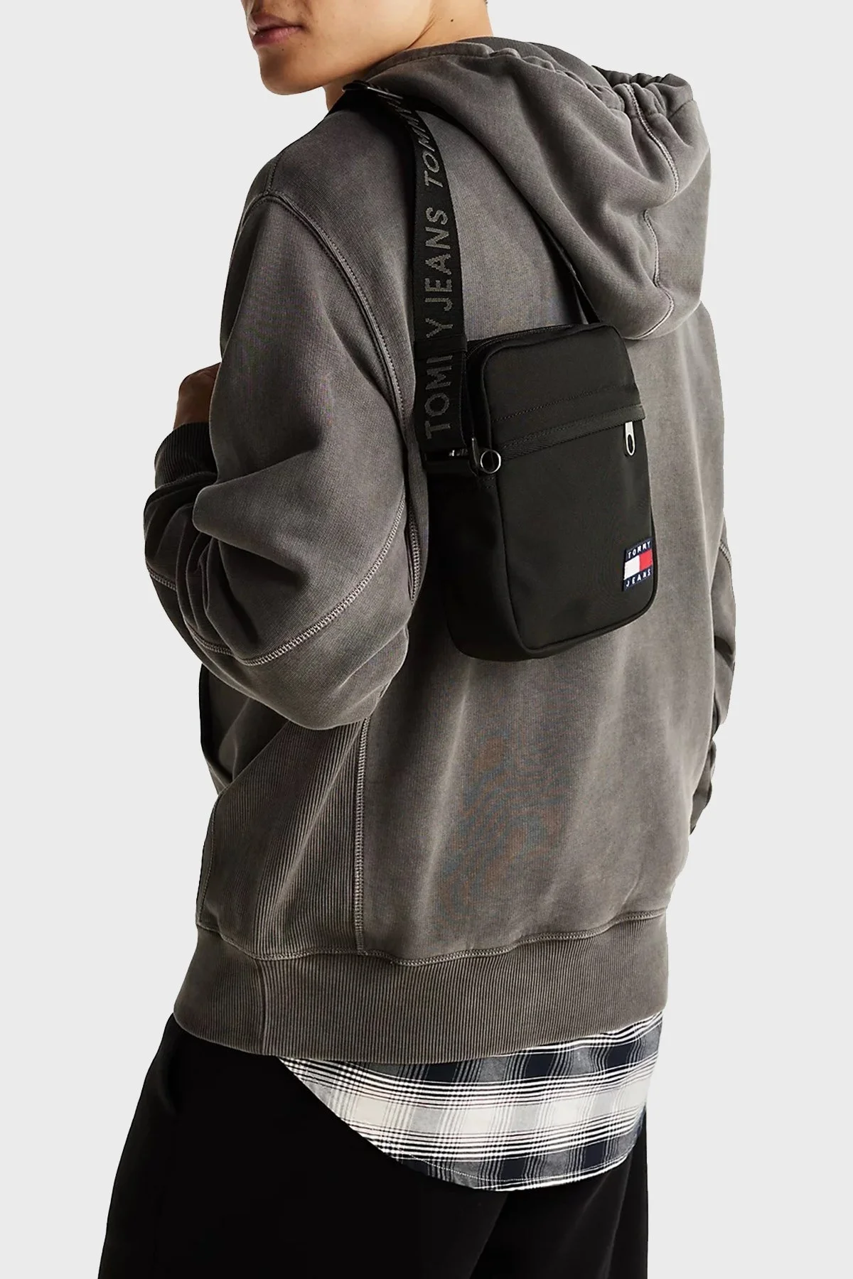 Tommy Jeans Logolu Ayarlanabilir Çapraz Askılı Erkek Çanta AM0AM12903 BDS SİYAH - 2
