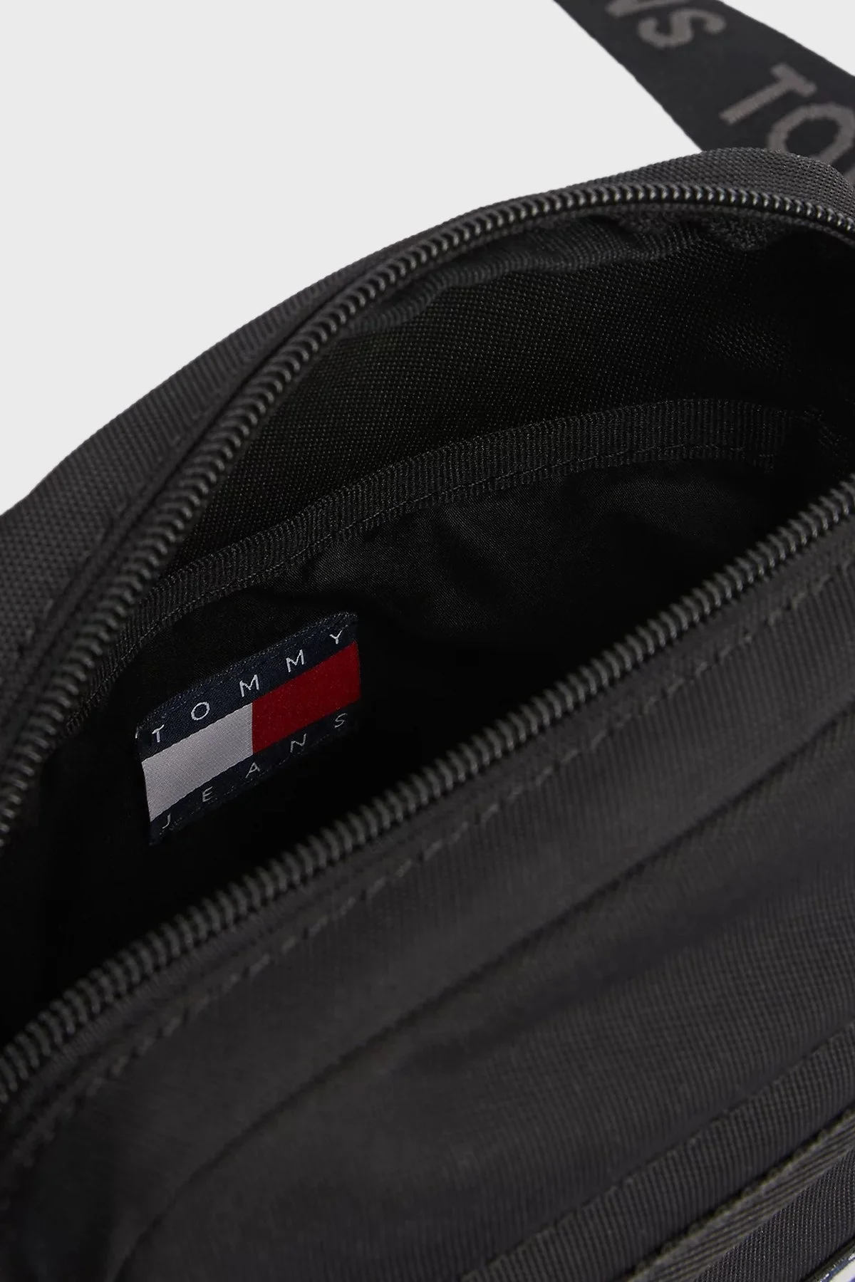 Tommy Jeans Logolu Ayarlanabilir Çapraz Askılı Erkek Çanta AM0AM12903 BDS SİYAH - 4