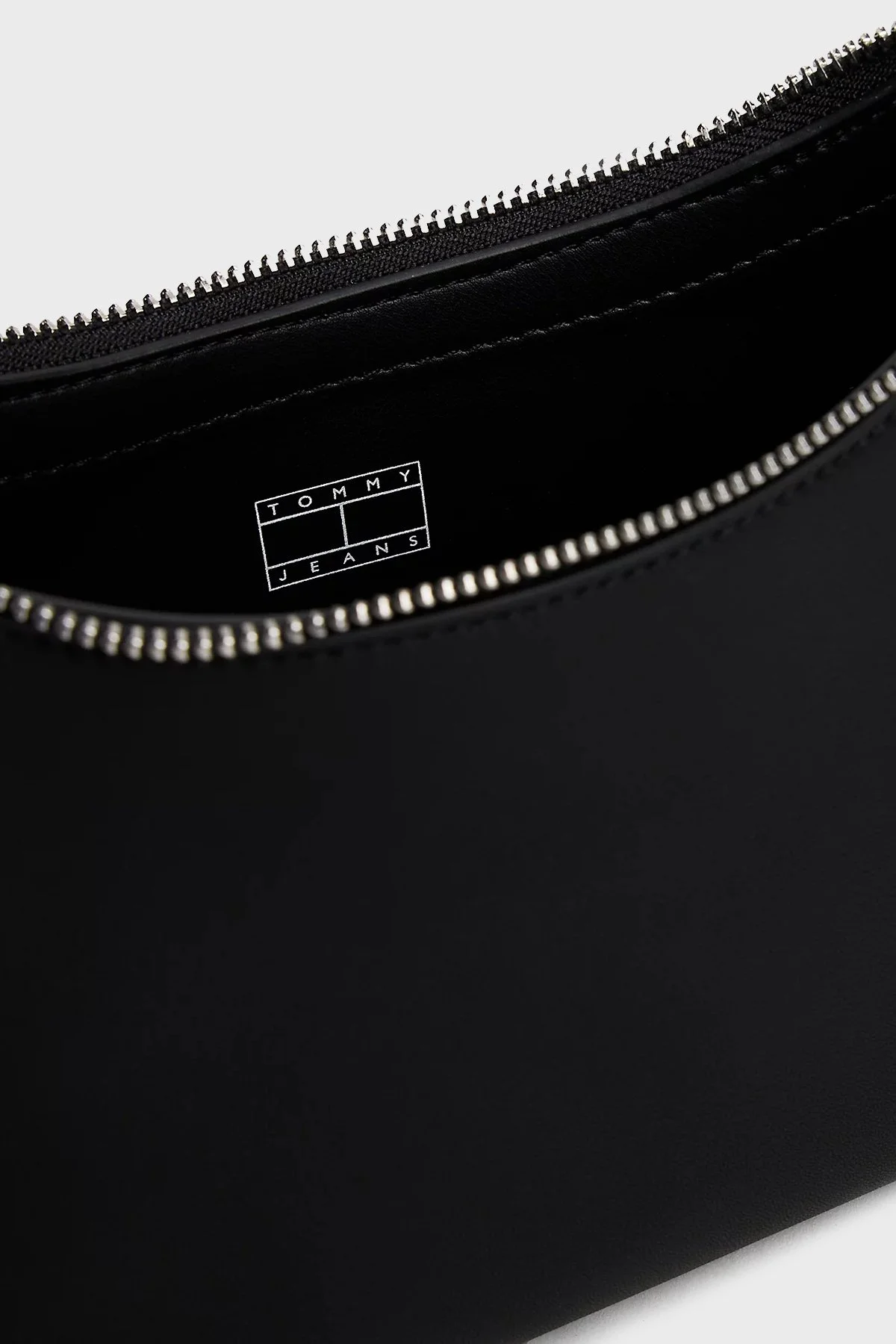 Tommy Jeans Logolu Ayarlanabilir Omuz Askılı Bayan Çanta AW0AW17873 BDS SİYAH - 4