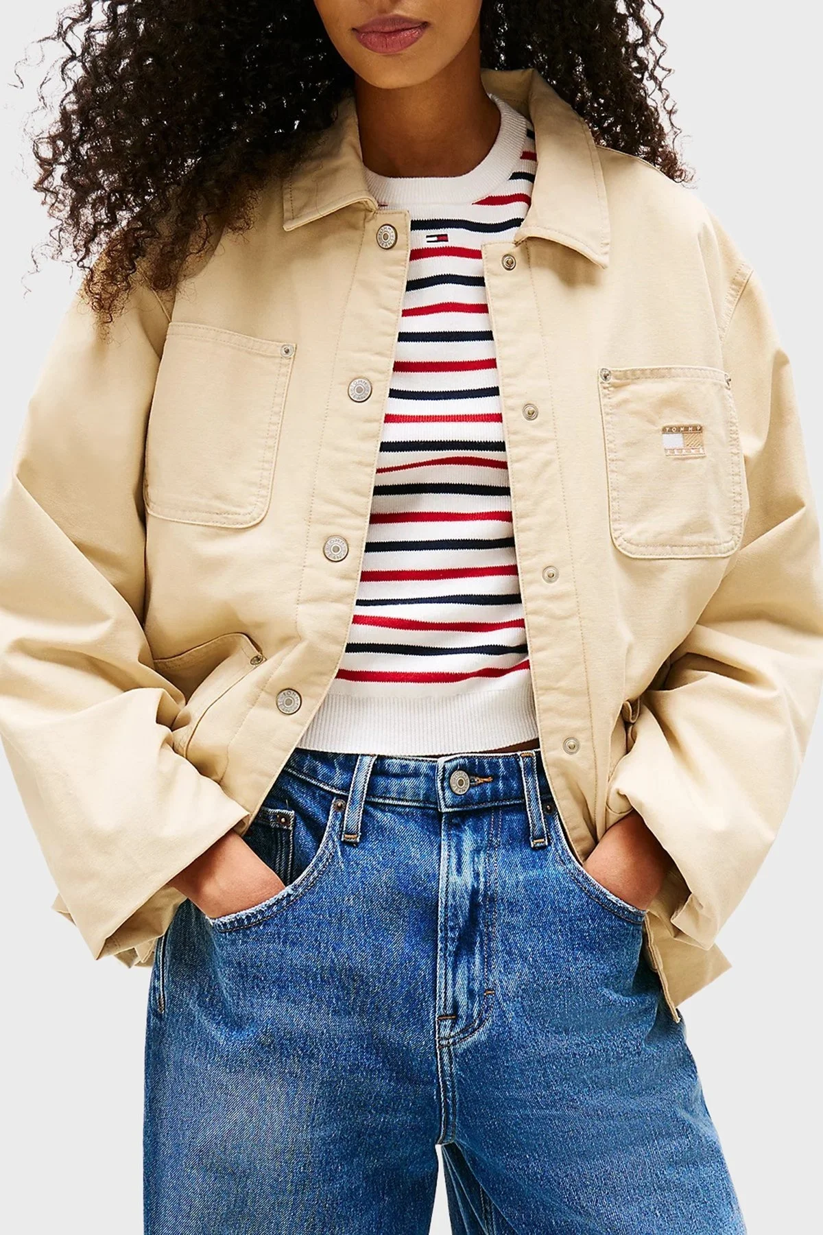 Tommy Jeans Logolu Boxy Fit Klasik Yaka Dolgulu Bayan Mont DW0DW21382 RBV BEJ - 1