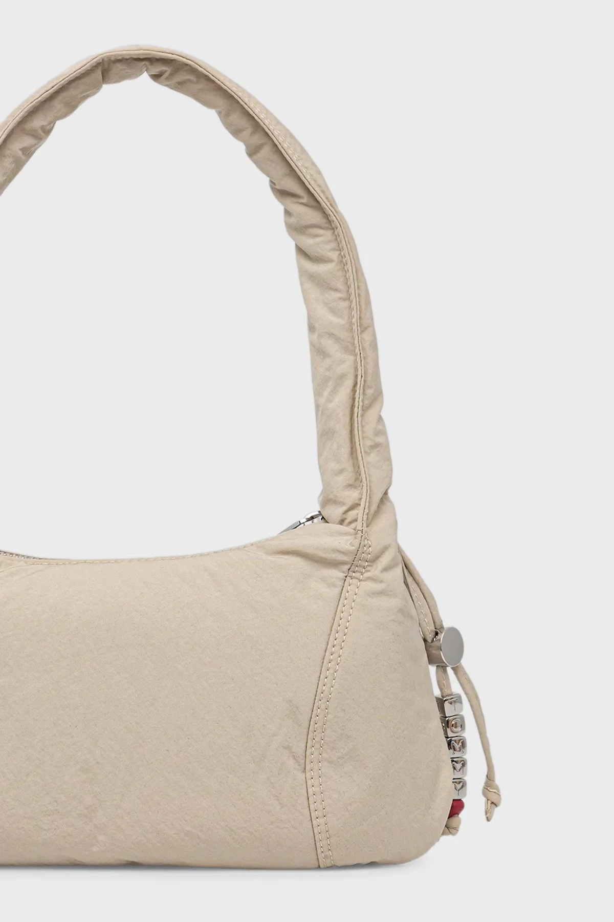 Tommy Jeans Logolu Büzgülü Askı Detaylı Bayan Çanta AW0AW18068 ABY BEJ - 3