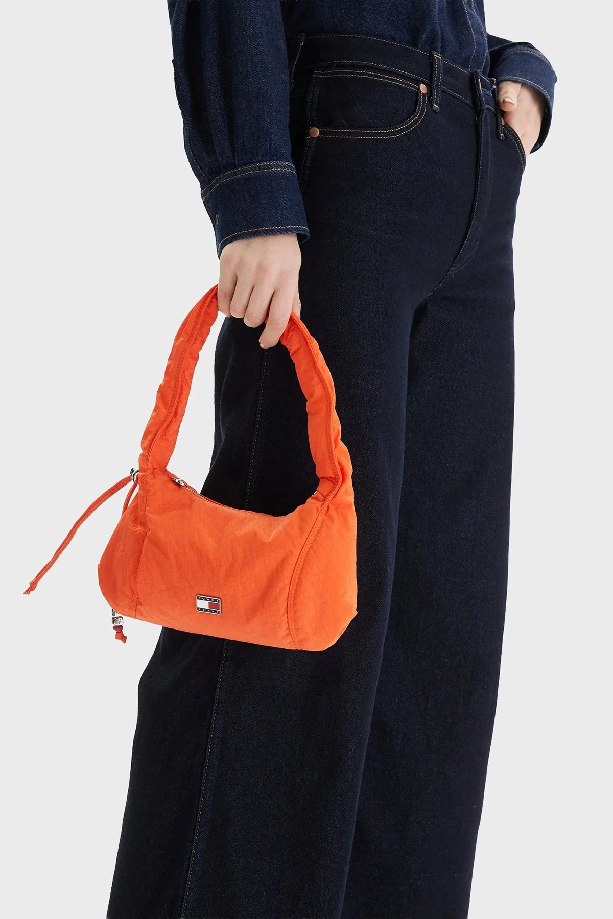 Tommy Jeans Logolu Büzgülü Askı Detaylı Bayan Çanta AW0AW18068 SCQ ORANGE - 2