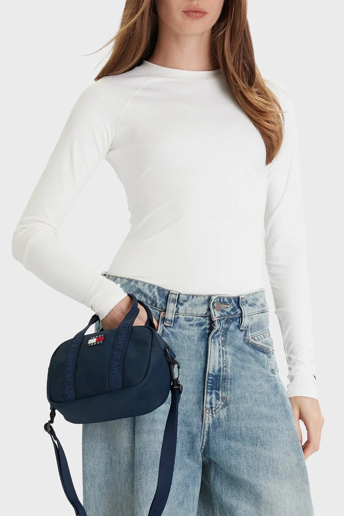 Tommy Jeans Logolu Çıkarılabilir Askılı Bayan Çanta AW0AW17889 C1G LACİVERT - 2