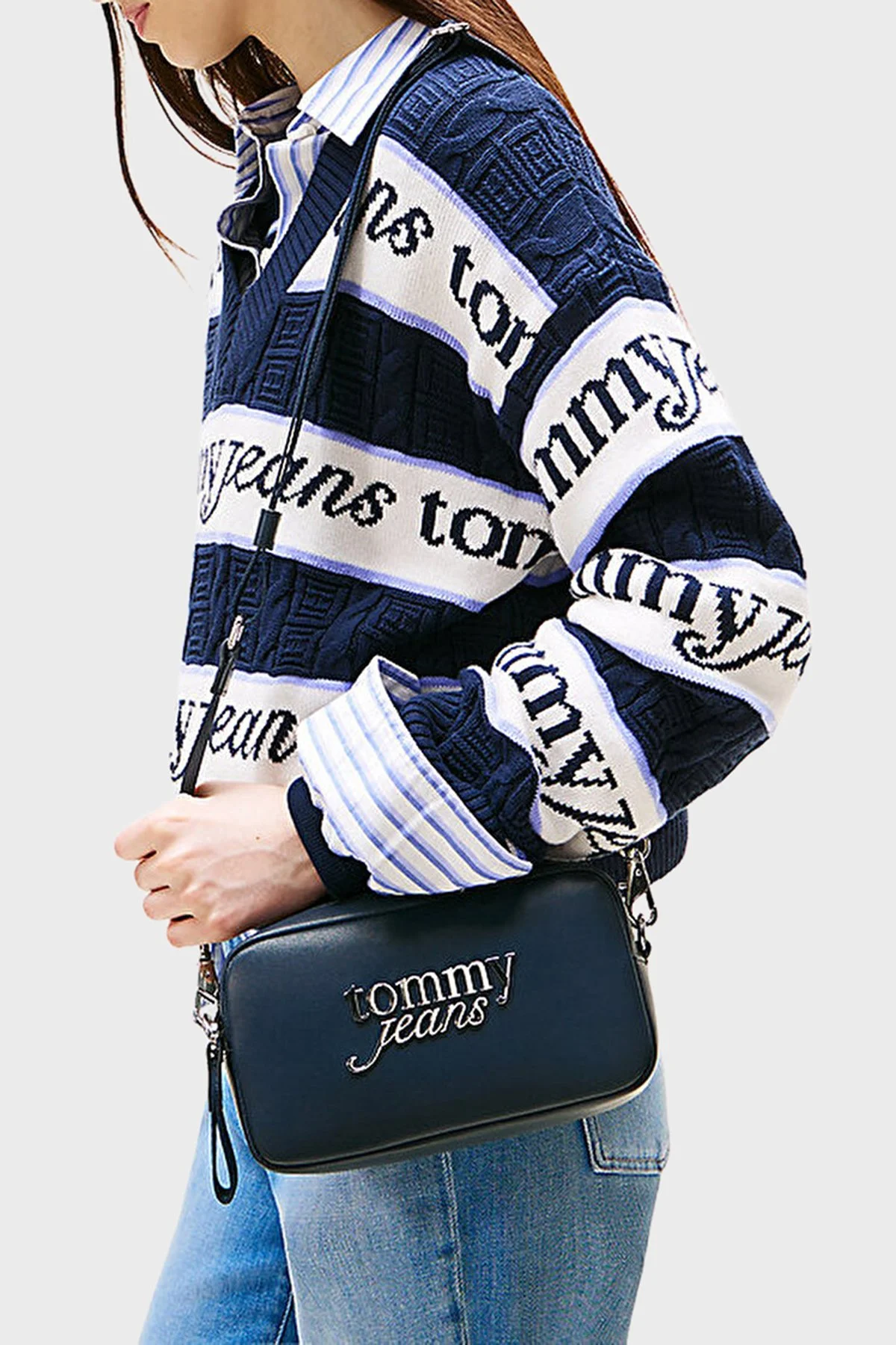 Tommy Jeans Logolu Çıkarılabilir Askılı Bayan Çanta AW0AW17897 C1G LACİVERT - 2