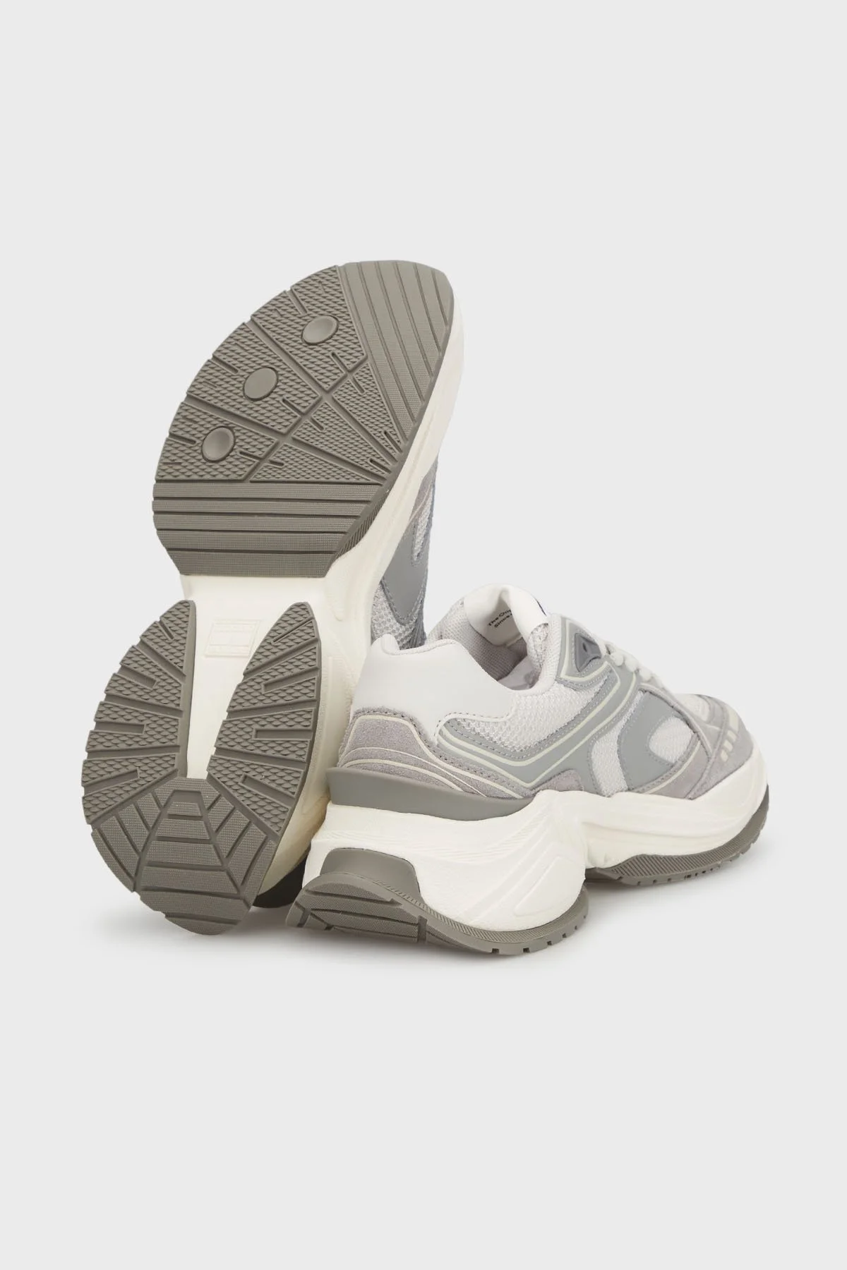 Tommy Jeans Logolu Deri Karışımlı Kalın Tabanlı Sneaker Bayan Ayakkabı EN0EN02620 P06 BEYAZ-GRİ - 4