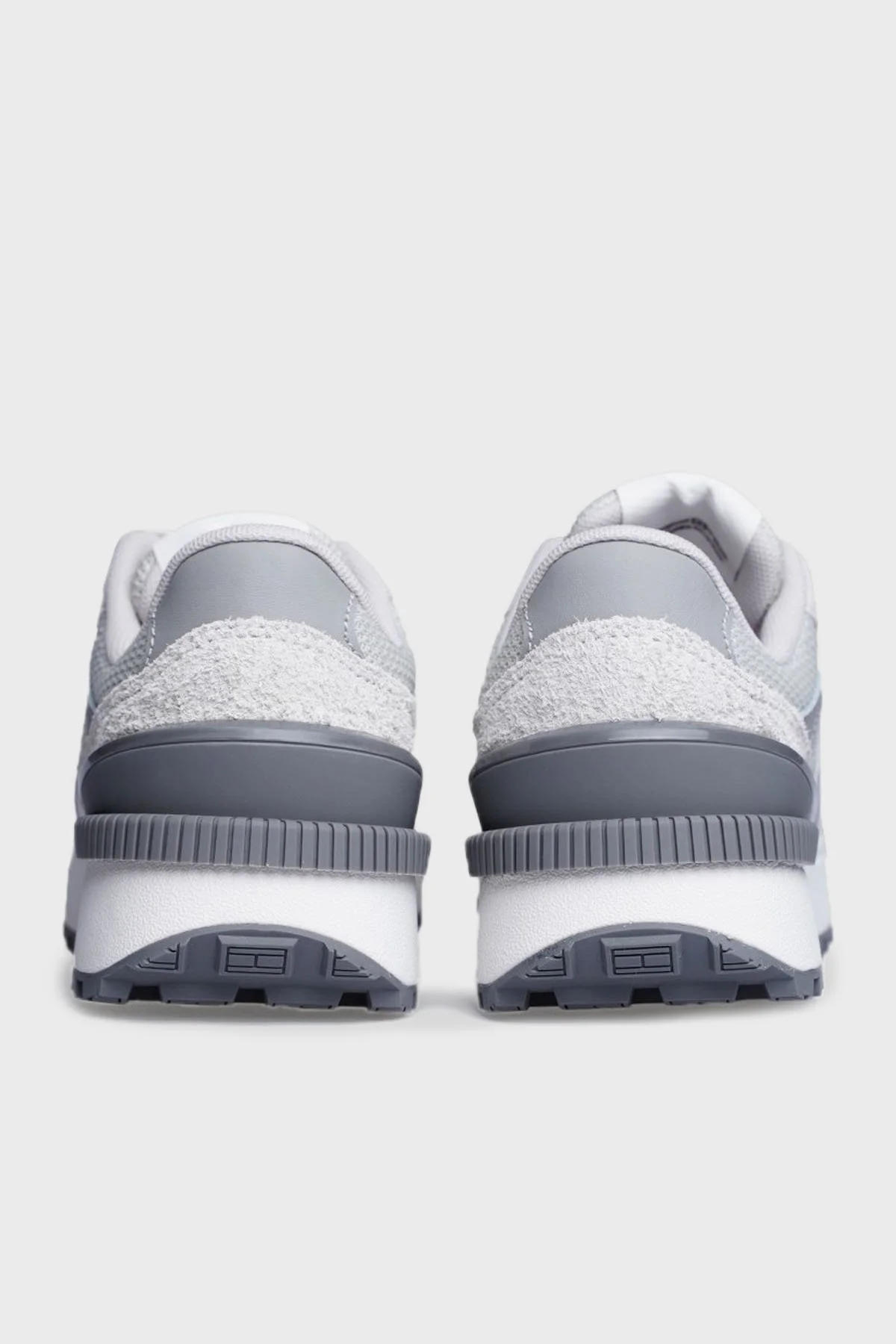 Tommy Jeans Logolu Deri Karışımlı Sneaker Bayan Ayakkabı EN0EN02705 P06 BEYAZ-GRİ - 4