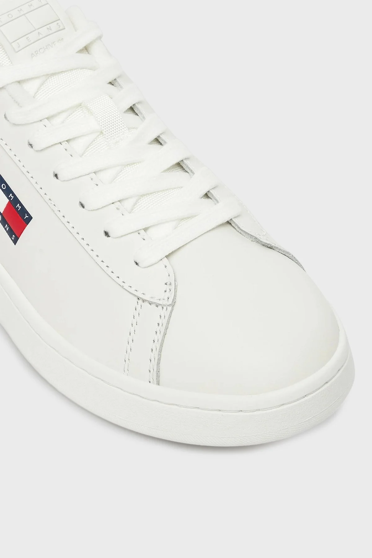 Tommy Jeans Logolu Deri Sneaker Bayan Ayakkabı EN0EN02815 YBL BEYAZ - 11