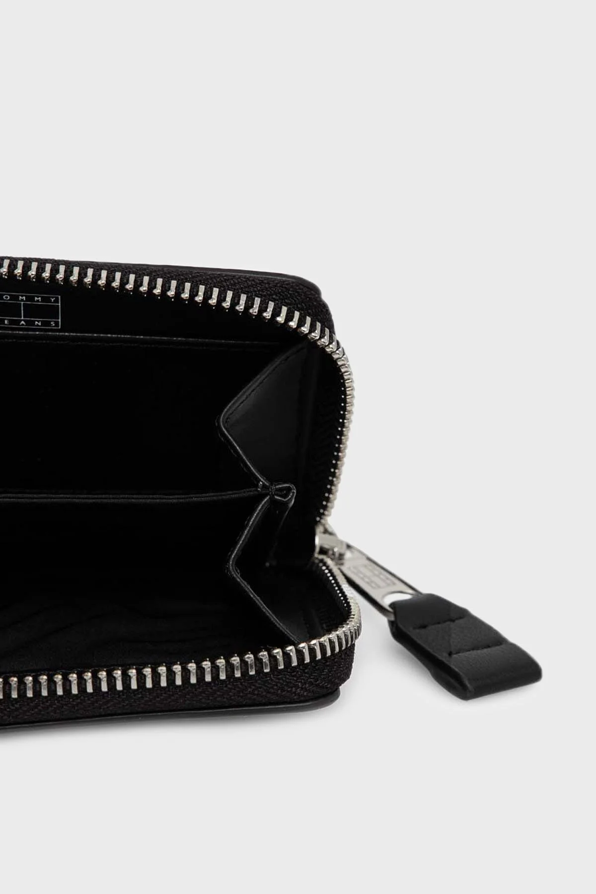 Tommy Jeans Logolu Fermuarlı Bayan Cüzdan AW0AW16490 0GJ SİYAH - 2