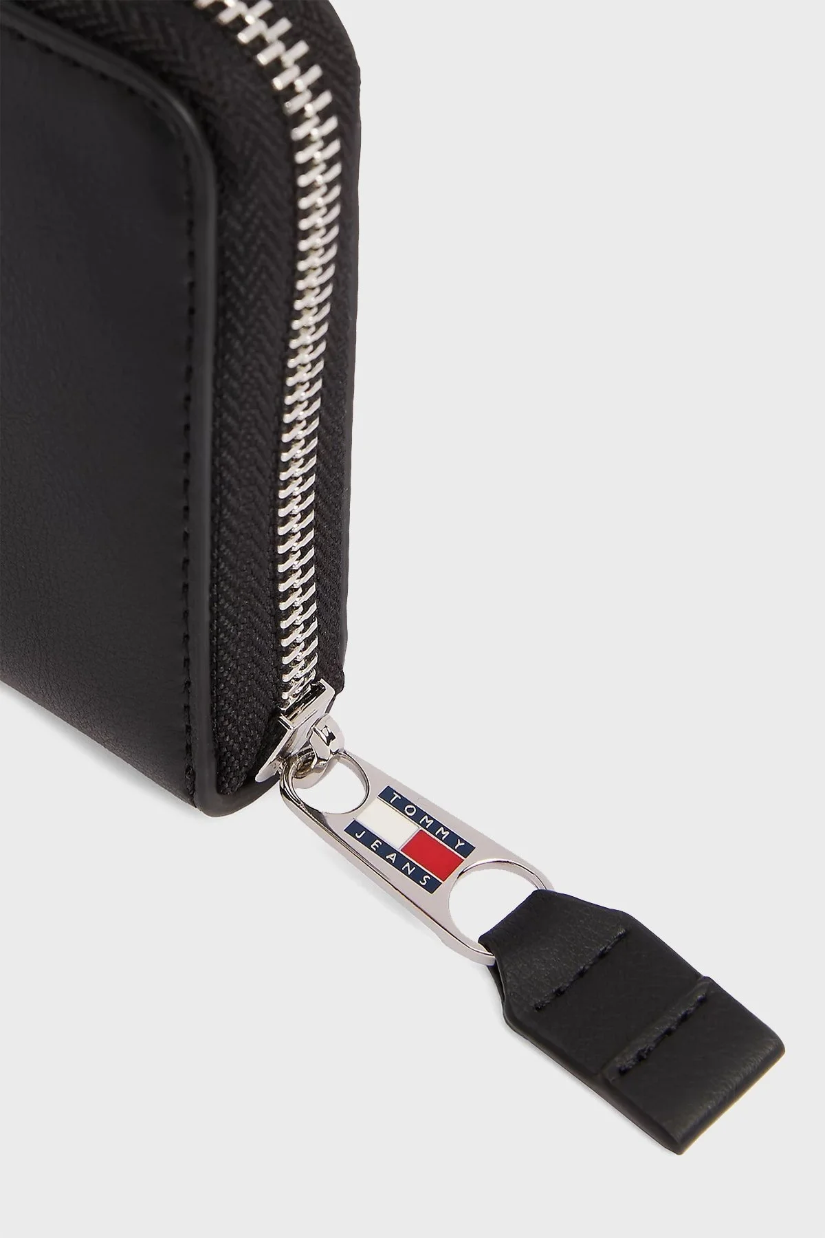 Tommy Jeans Logolu Fermuarlı Bayan Cüzdan AW0AW16975 BDS SİYAH - 3