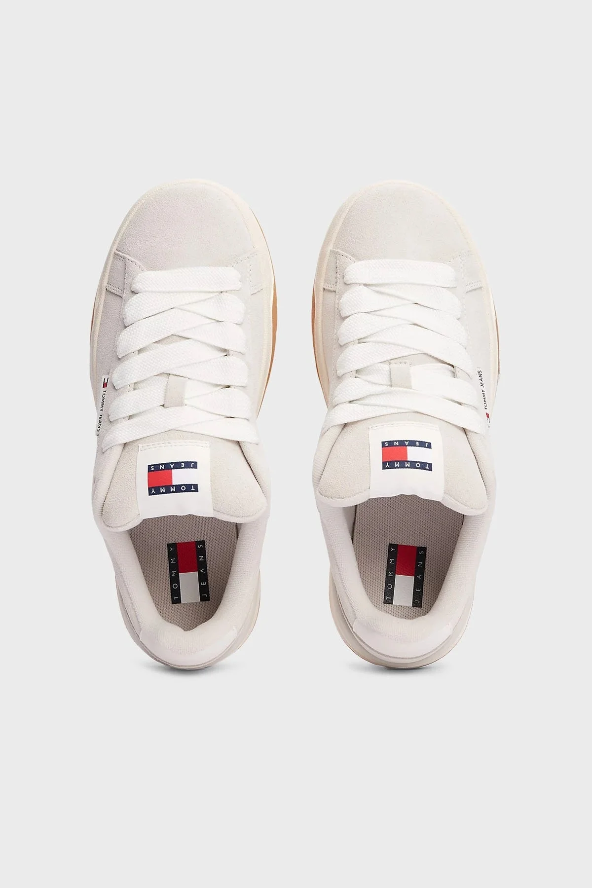 Tommy Jeans Logolu Kalın Tabanlı Süet Sneaker Bayan Ayakkabı EN0EN02677 P06 BEYAZ-GRİ - 4