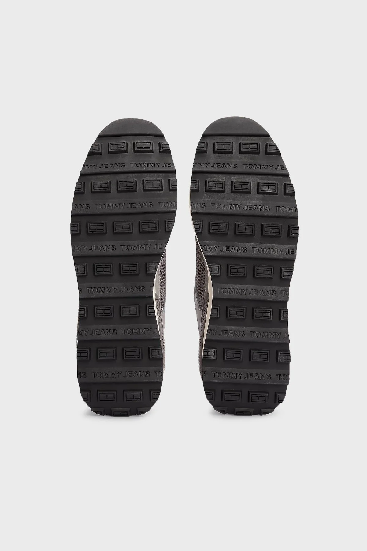 Tommy Jeans Logolu Kalın Tabanlı Süet Sneaker Erkek Ayakkabı EM0EM01537 PRZ GRİ - 7