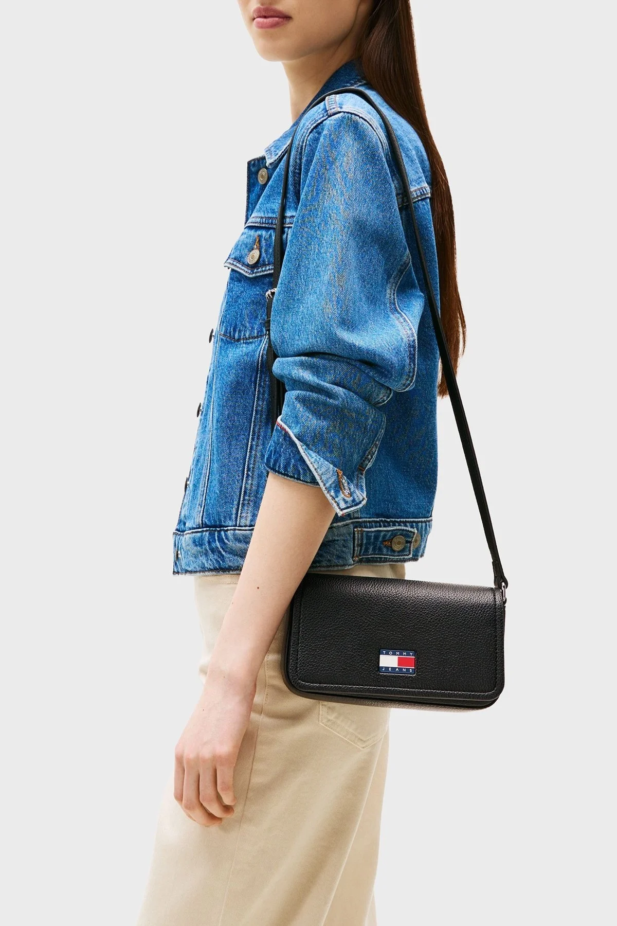 Tommy Jeans Logolu Kapaklı Çapraz Askılı Bayan Çanta AW0AW17553 BDS SİYAH - 2