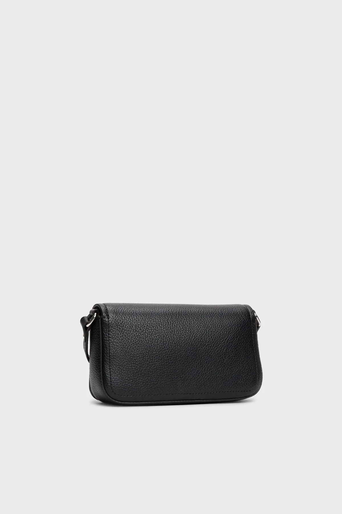 Tommy Jeans Logolu Kapaklı Çapraz Askılı Bayan Çanta AW0AW17553 BDS SİYAH - 3