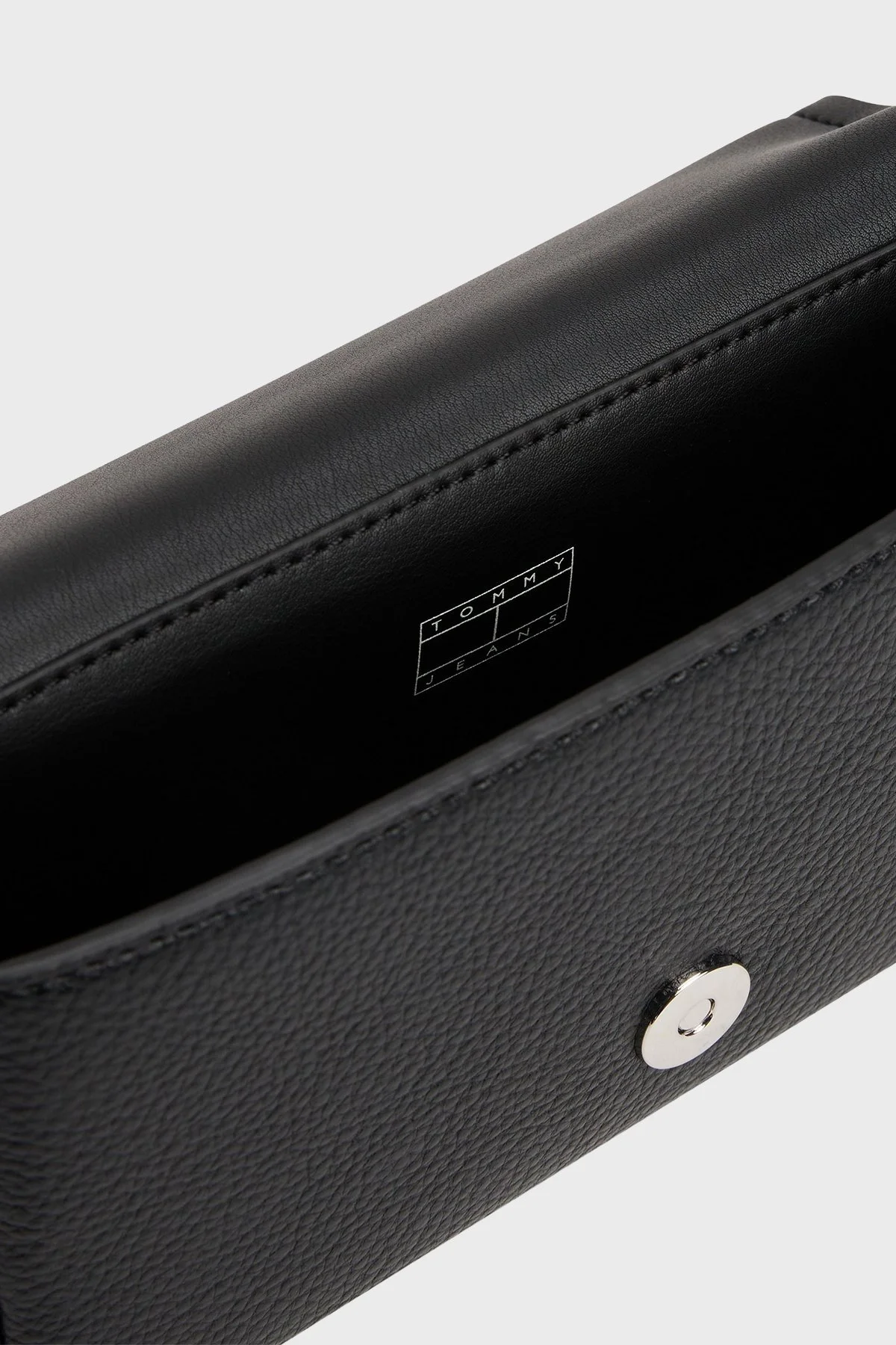 Tommy Jeans Logolu Kapaklı Çapraz Askılı Bayan Çanta AW0AW17553 BDS SİYAH - 5