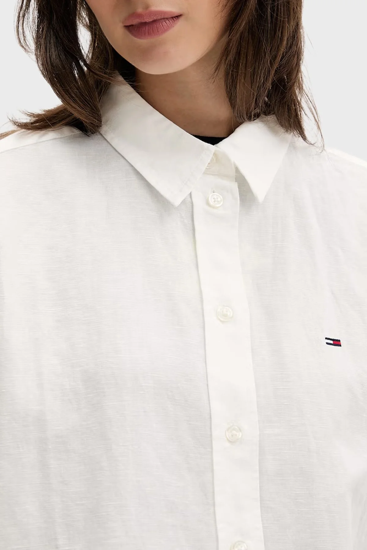 Tommy Jeans Logolu Keten ve Pamuk Karışımlı Uzun Kollu Kadın Gömlek DW0DW22209 YBL BEYAZ - 4