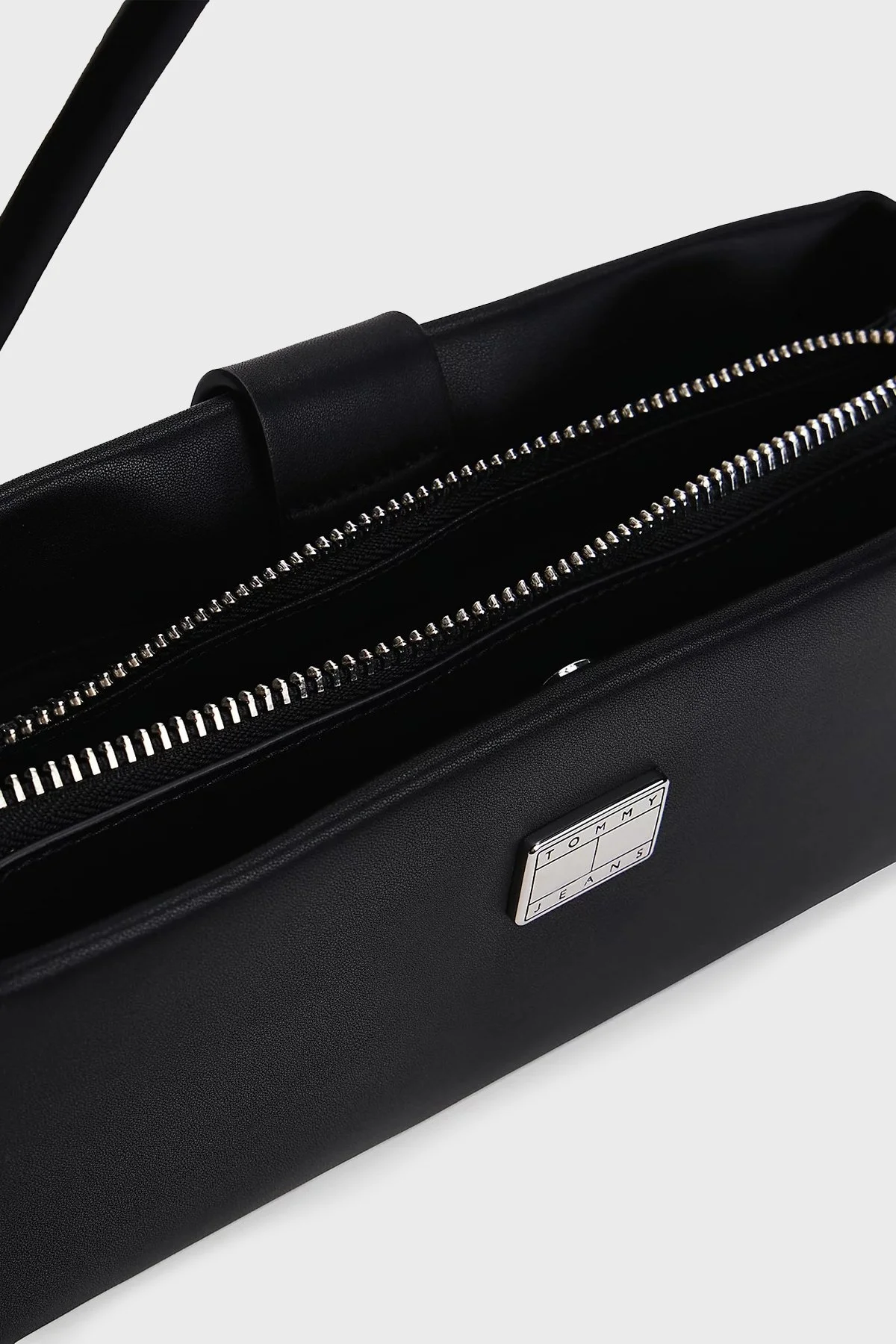 Tommy Jeans Logolu Omuz Askılı Bayan Çanta AW0AW17295 BDS SİYAH - 5