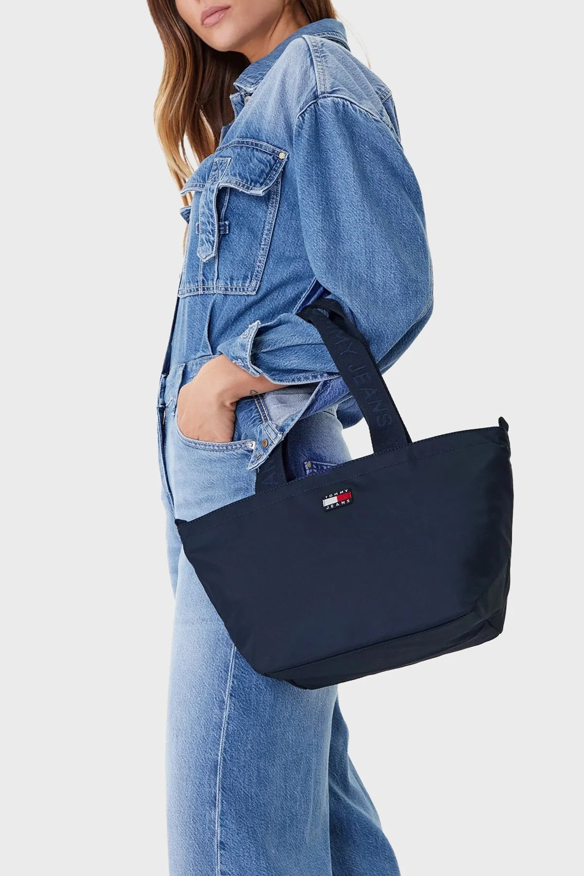 Tommy Jeans Logolu Omuz Askılı Bayan Çanta AW0AW17890 C1G LACİVERT - 2