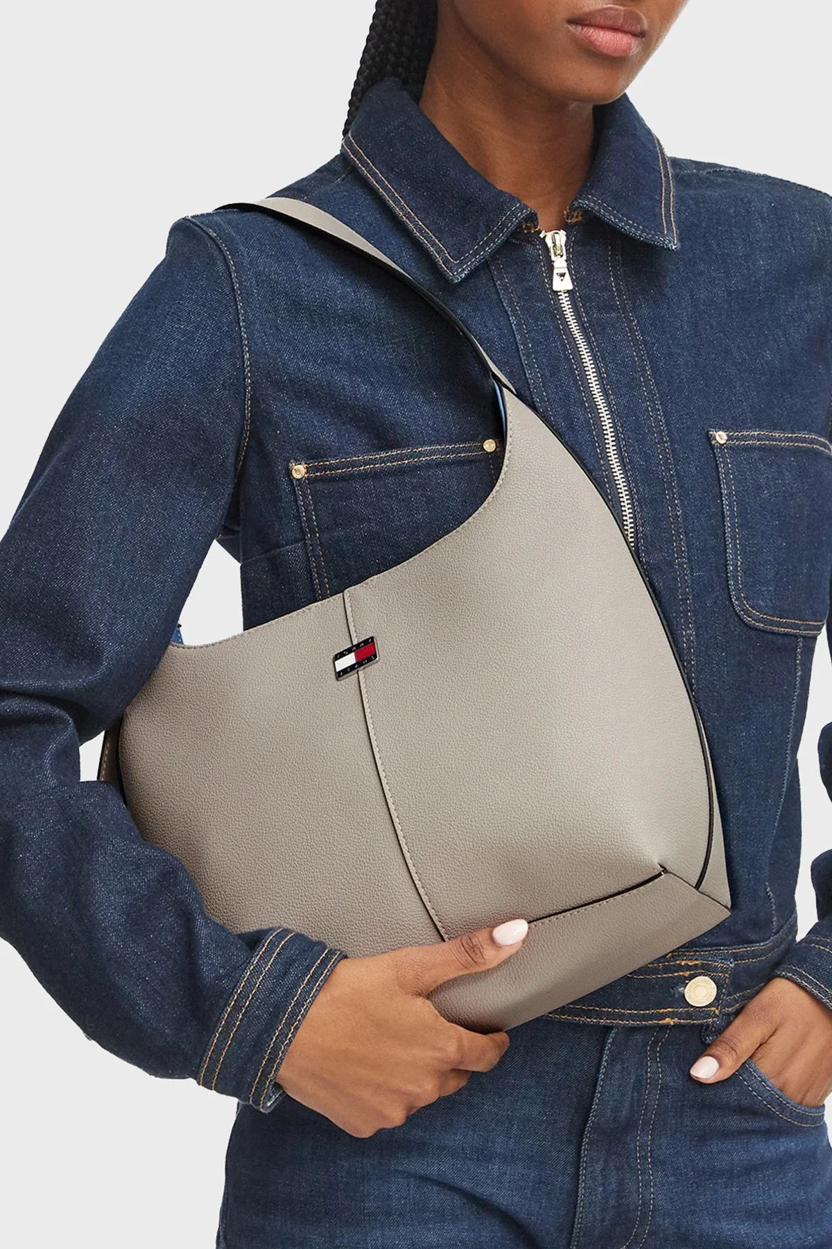 Tommy Jeans Logolu Omuz Askılı Kadın Çanta AW0AW19062 PKE Gri - 2
