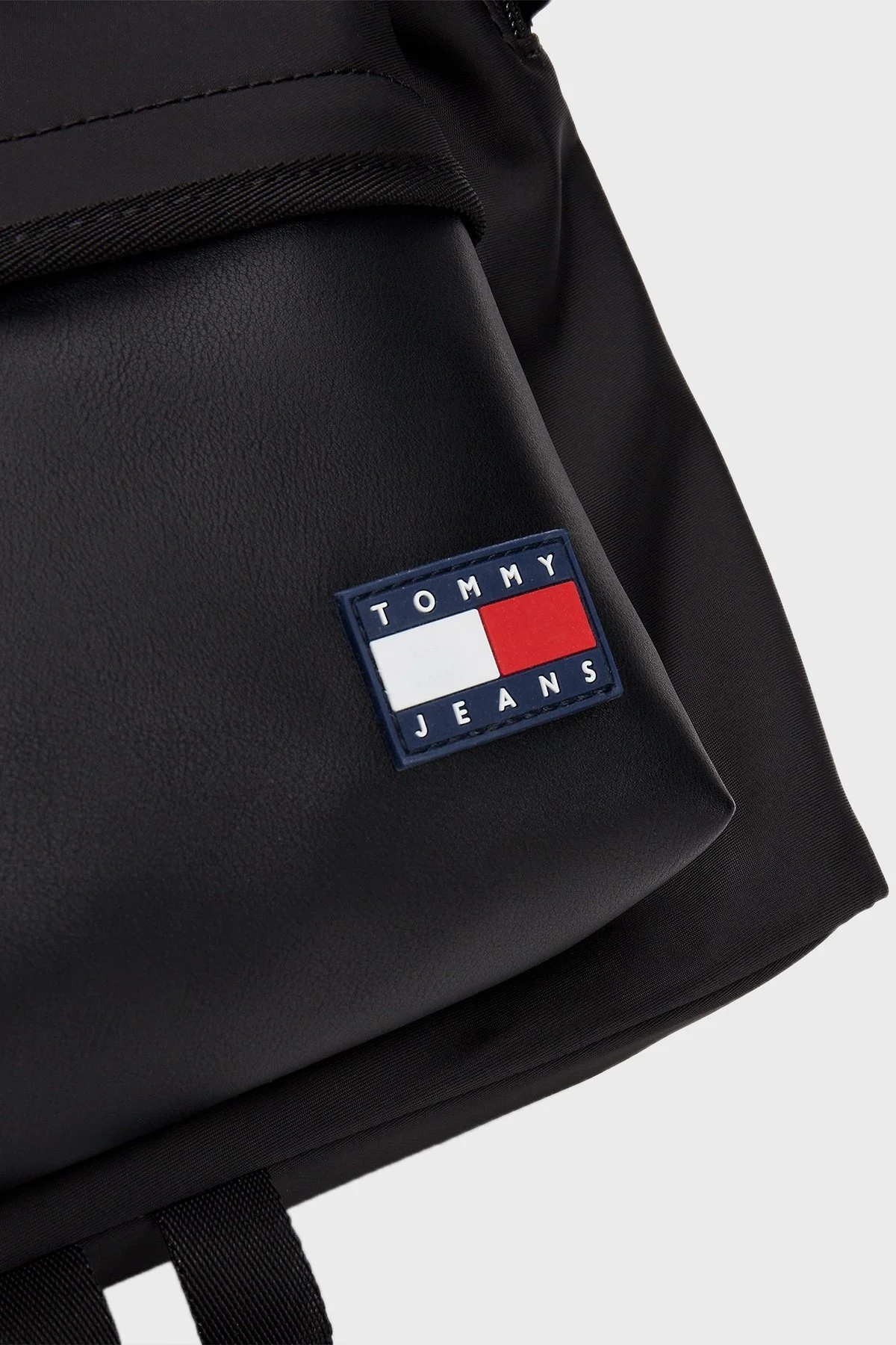 Tommy Jeans Logolu Ön Cepli Erkek Sırt Çantası AM0AM12395 BDS SİYAH - 5