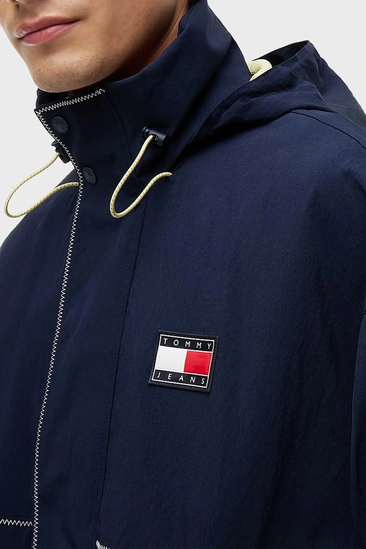 Tommy Jeans Logolu Oversize Su İtici Saklanabilir Kapüşonlu Erkek Mont DM0DM23225 C1G Lacivert - 3