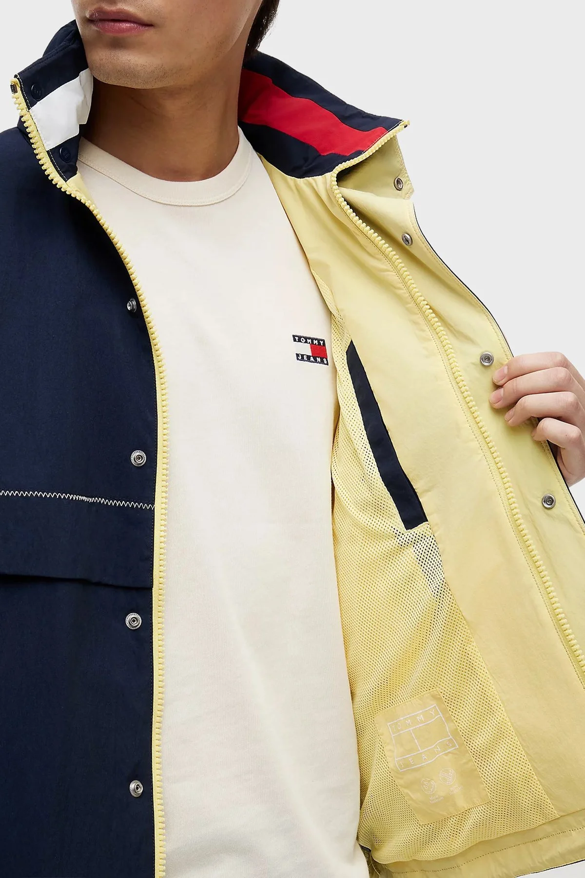 Tommy Jeans Logolu Oversize Su İtici Saklanabilir Kapüşonlu Erkek Mont DM0DM23225 C1G Lacivert - 4