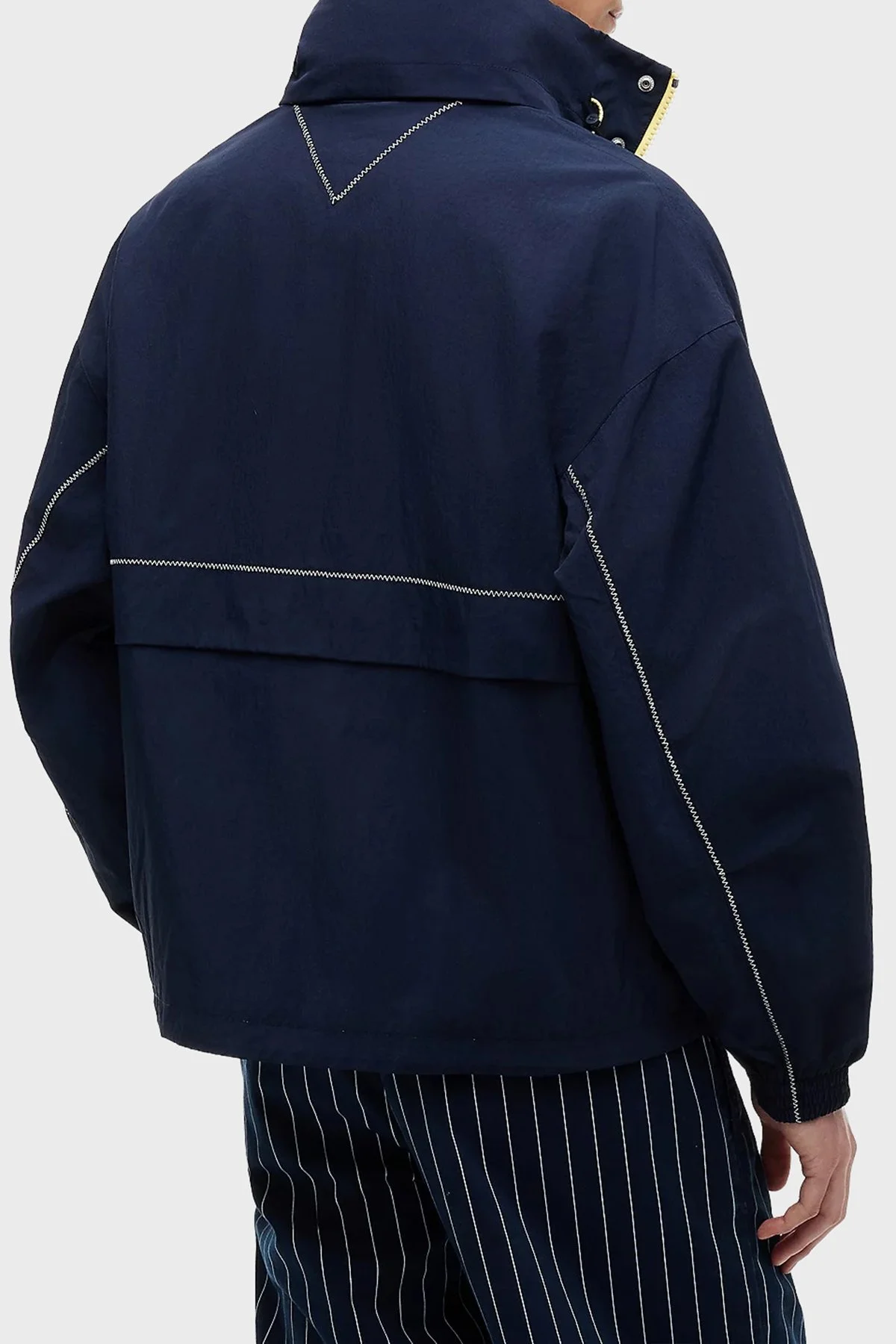 Tommy Jeans Logolu Oversize Su İtici Saklanabilir Kapüşonlu Erkek Mont DM0DM23225 C1G Lacivert - 5