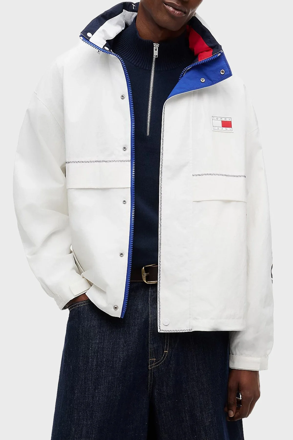 Tommy Jeans Logolu Oversize Su İtici Saklanabilir Kapüşonlu Erkek Mont DM0DM23225 YBL Beyaz - 1