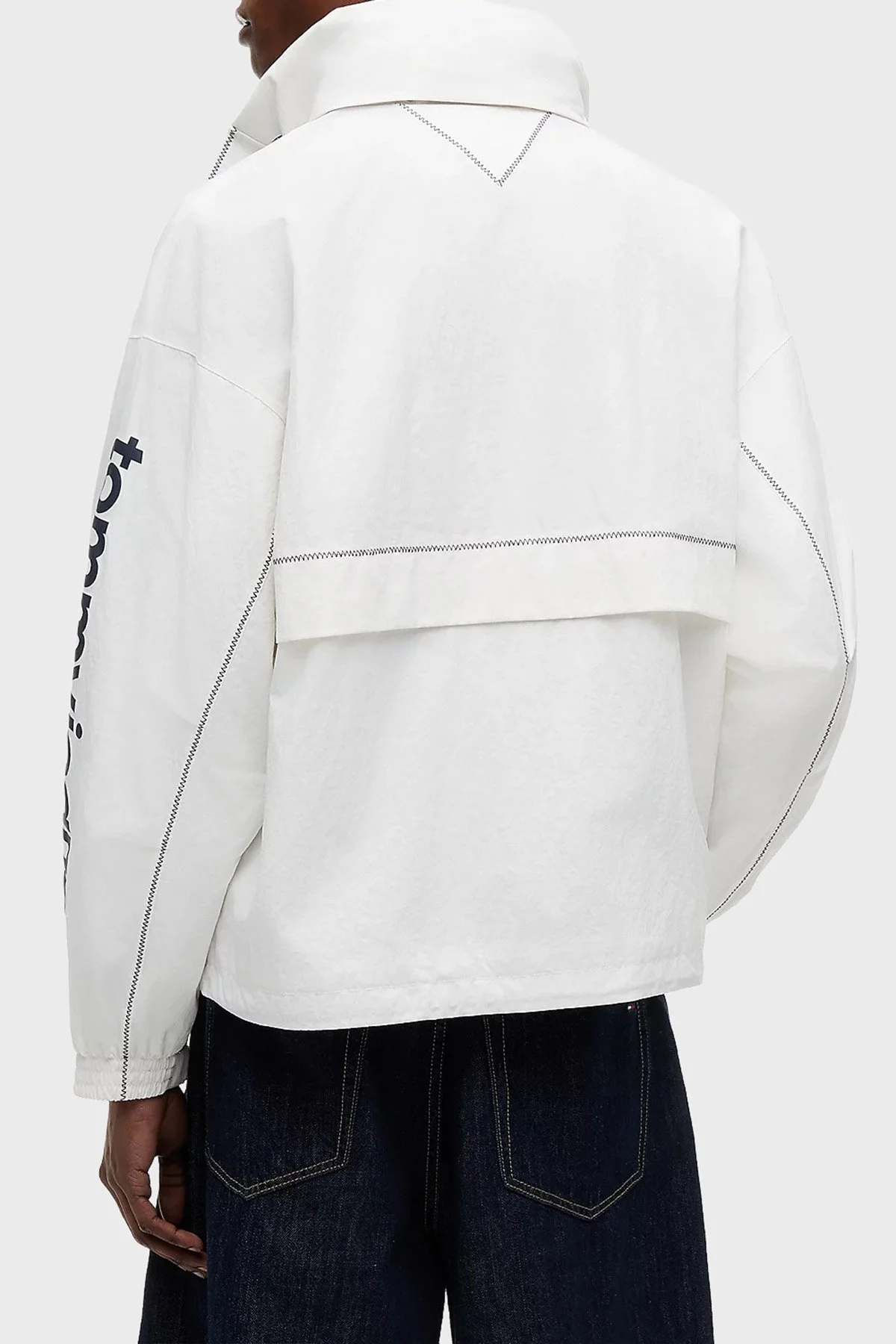 Tommy Jeans Logolu Oversize Su İtici Saklanabilir Kapüşonlu Erkek Mont DM0DM23225 YBL Beyaz - 6