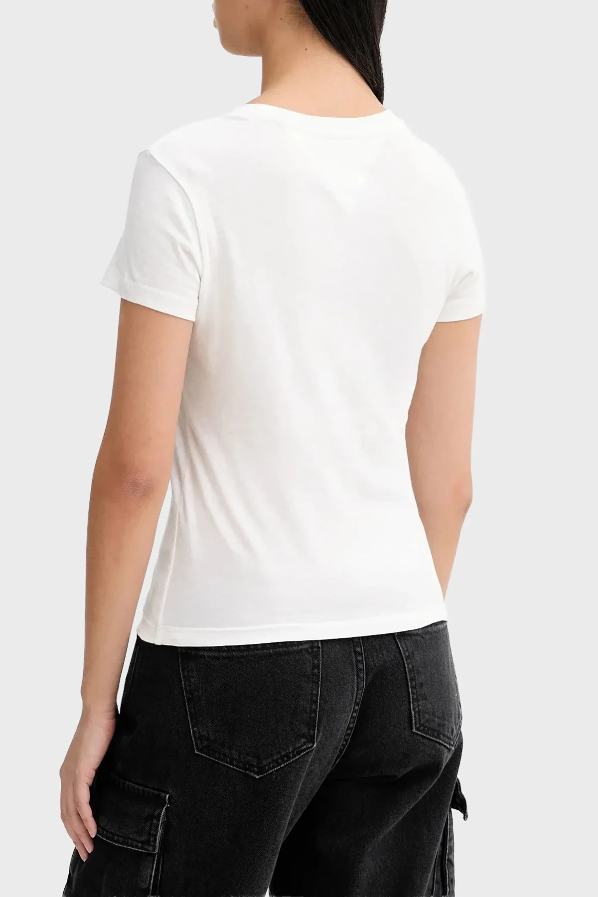 Tommy Jeans Logolu Pamuklu Bisiklet Yaka Kadın T Shirt DW0DW21841 YBL BEYAZ - 3