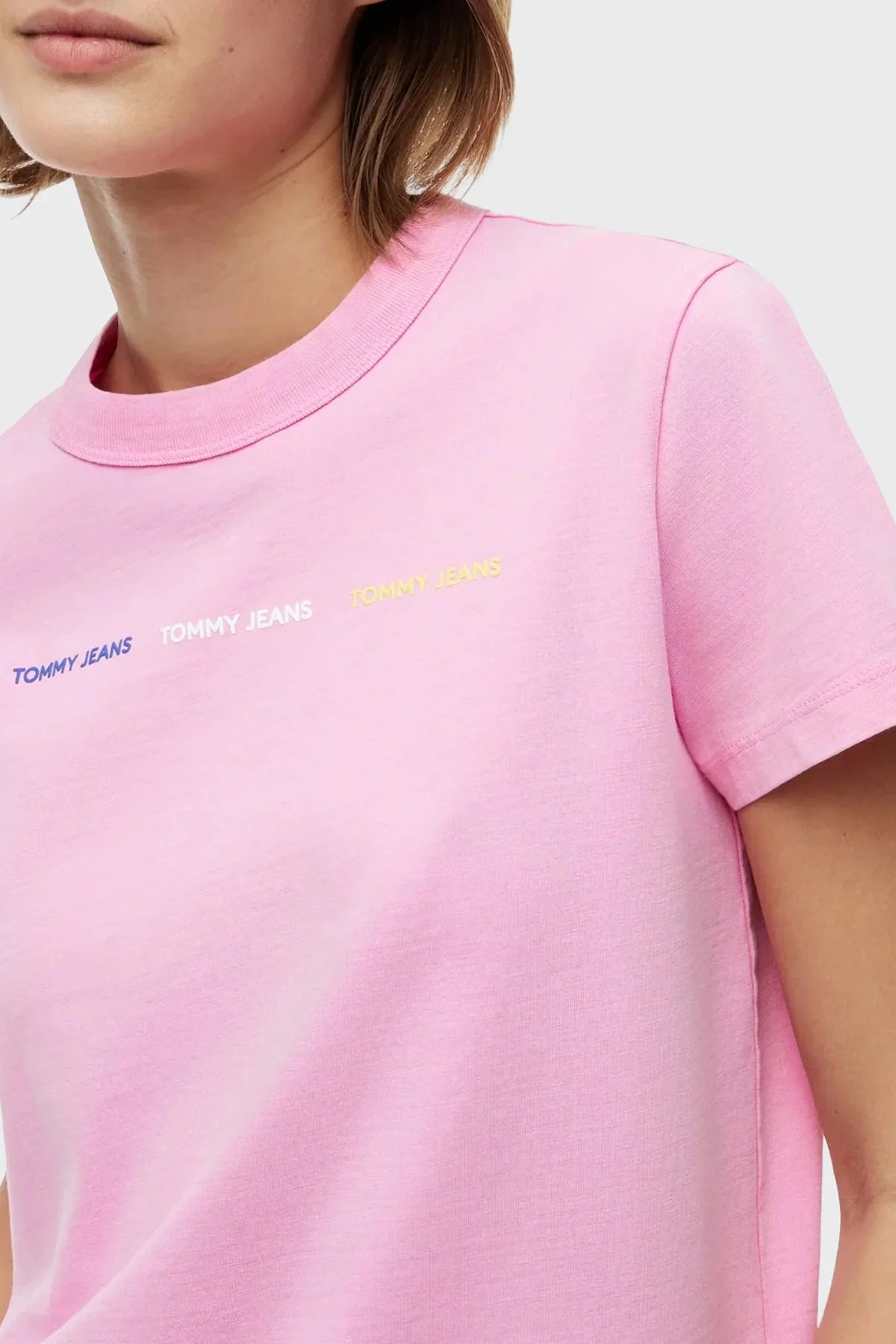 Tommy Jeans Logolu Pamuklu Bisiklet Yaka Kadın T Shirt DW0DW22905 TOU Pembe - 2