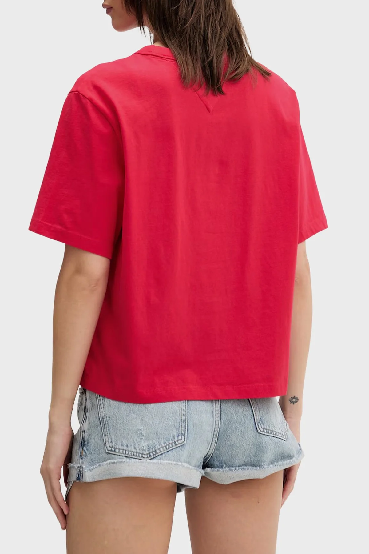 Tommy Jeans Logolu Pamuklu Boxy Fit Bisiklet Yaka Kadın T Shirt DW0DW22202 XK3 KIRMIZI - 3