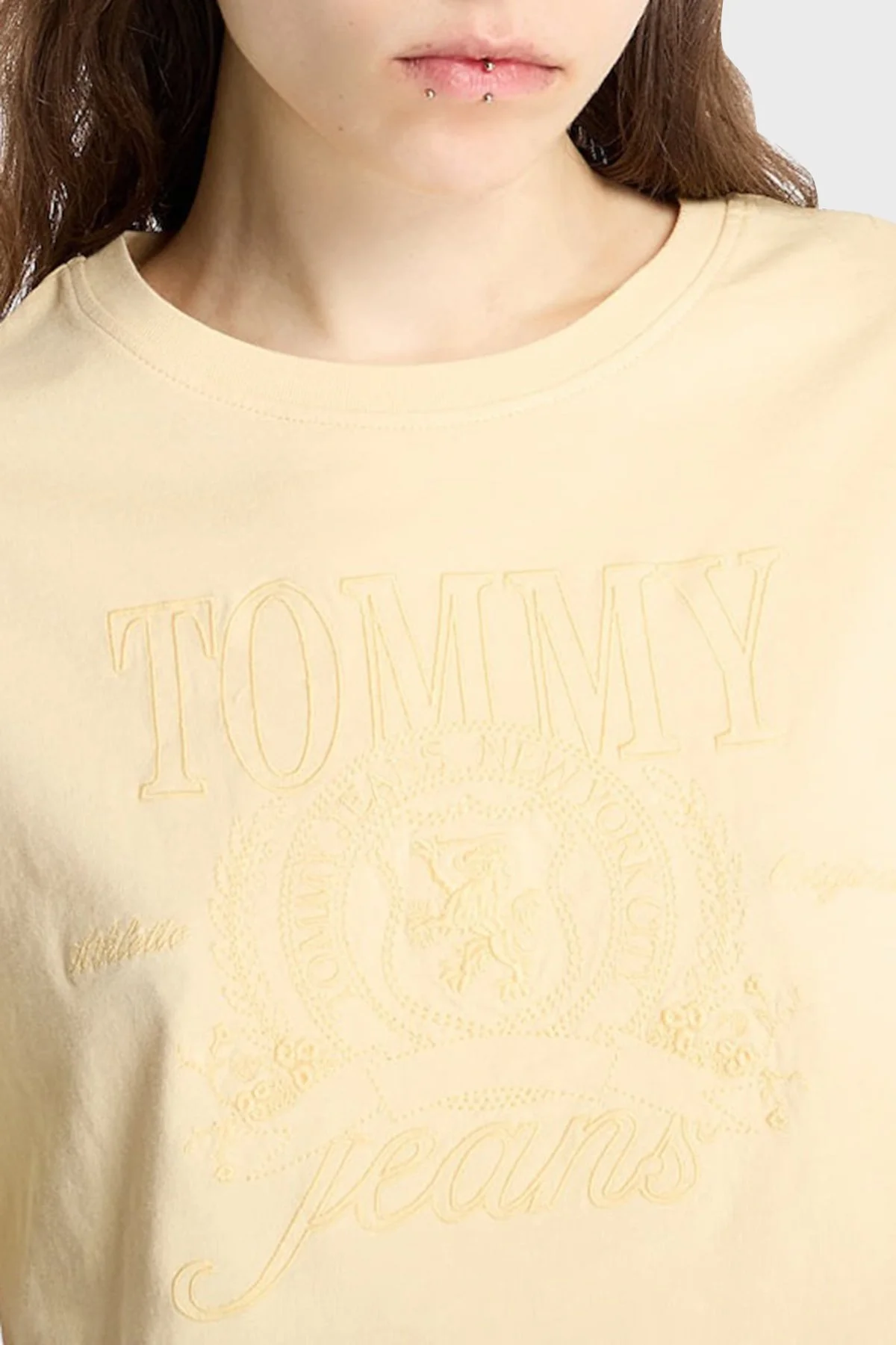 Tommy Jeans Logolu Pamuklu Oversize Fit Bisiklet Yaka Crop Bayan T Shirt DW0DW20326 ZGA SARI - 6