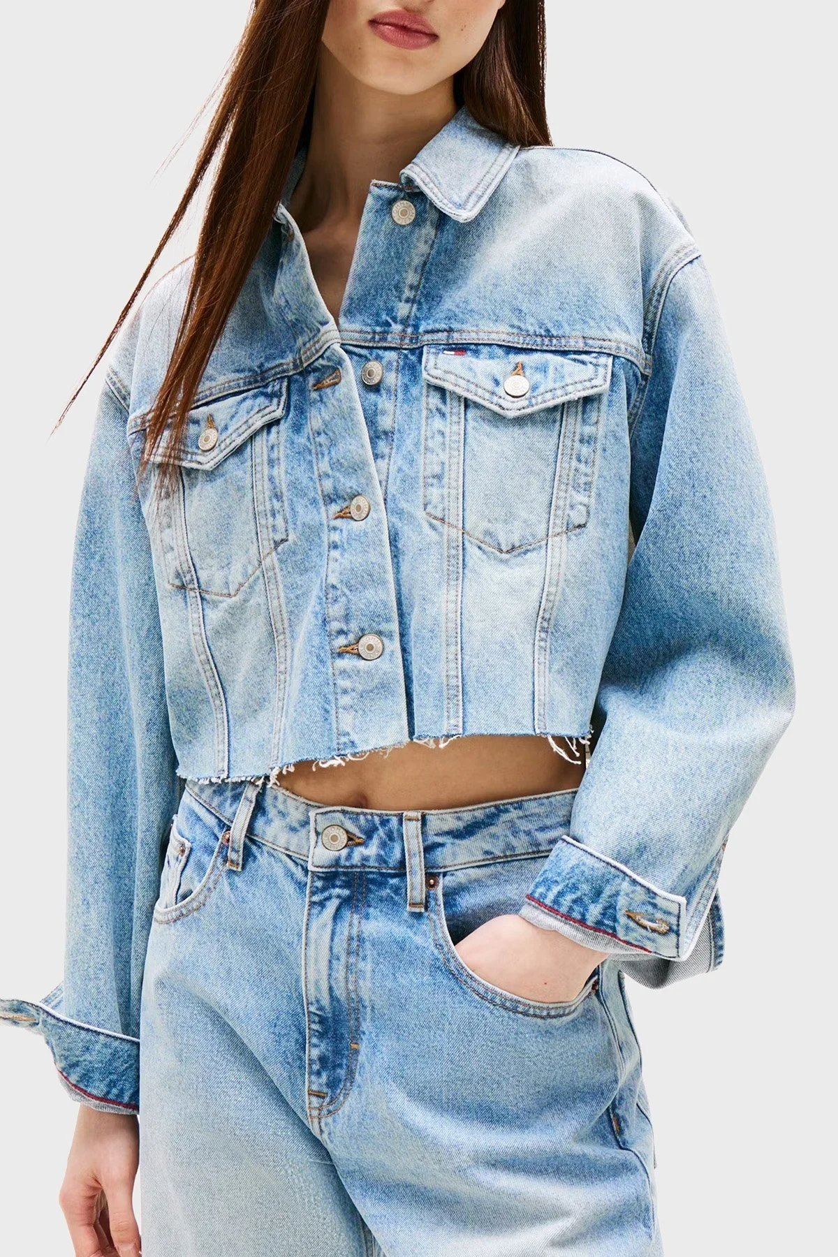 Tommy Jeans Logolu Pamuklu Oversize Fit Kalsik Yaka Crop Bayan Kot Ceket DW0DW21063 1A5 MAVİ - 1