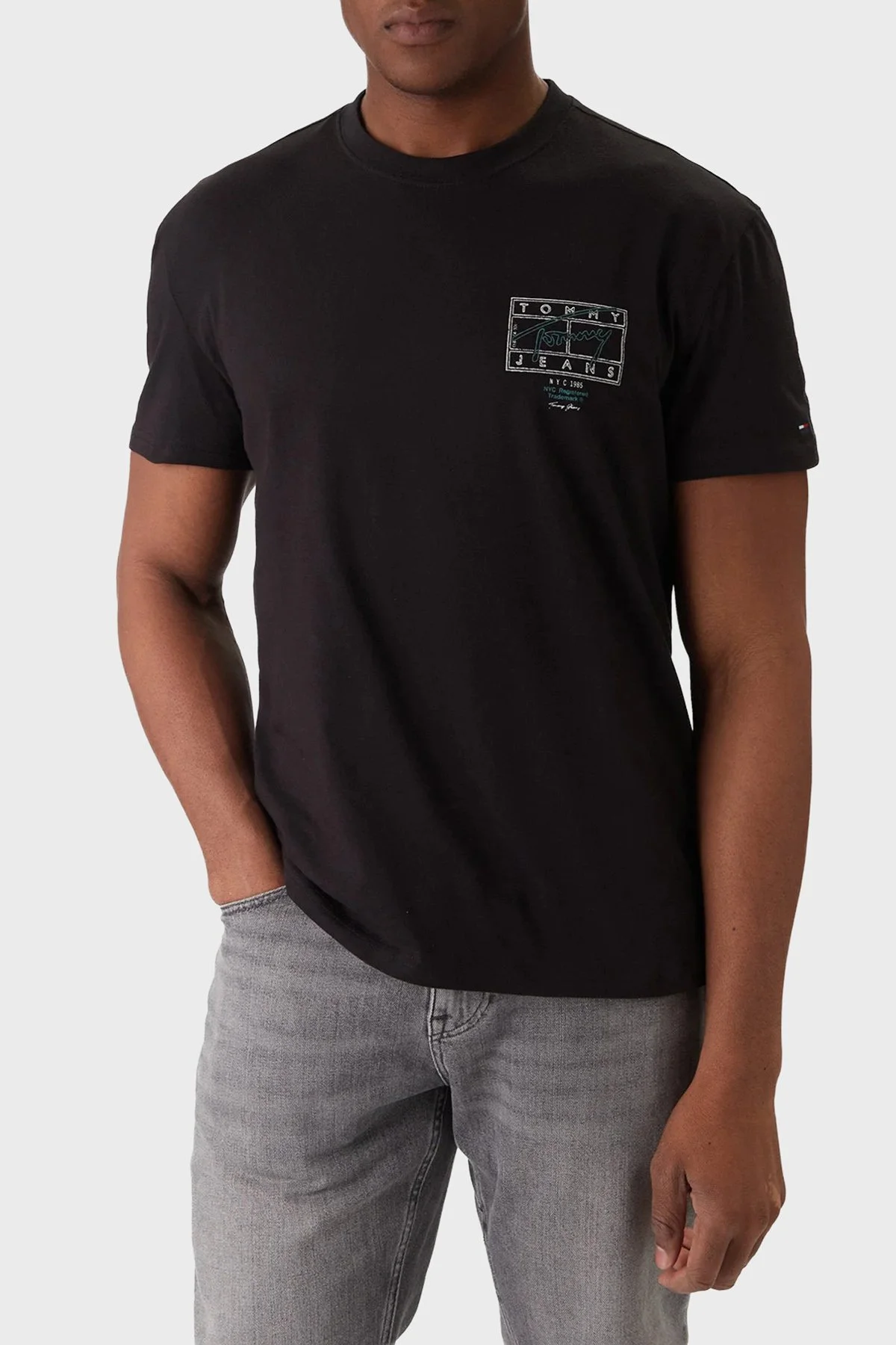 Tommy Jeans Logolu Pamuklu Regular Fit Bisiklet Yaka Erkek T Shirt DM0DM22319 BDS SİYAH - 1