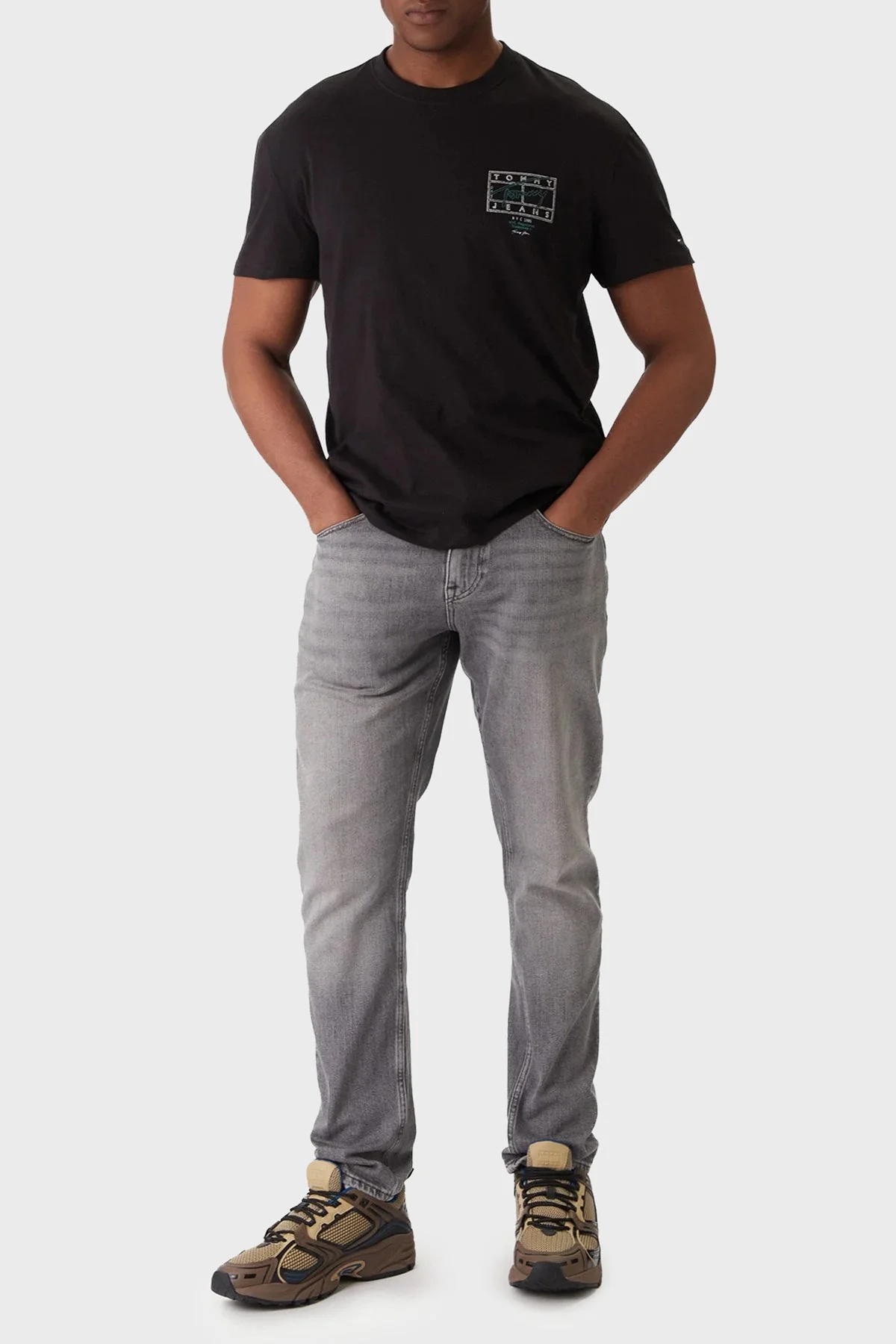 Tommy Jeans Logolu Pamuklu Regular Fit Bisiklet Yaka Erkek T Shirt DM0DM22319 BDS SİYAH - 2