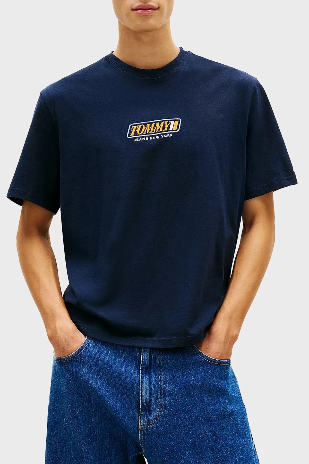 Tommy Jeans Logolu Pamuklu Regular Fit Bisiklet Yaka Erkek T Shirt DM0DM22546 C1G LACİVERT - 1