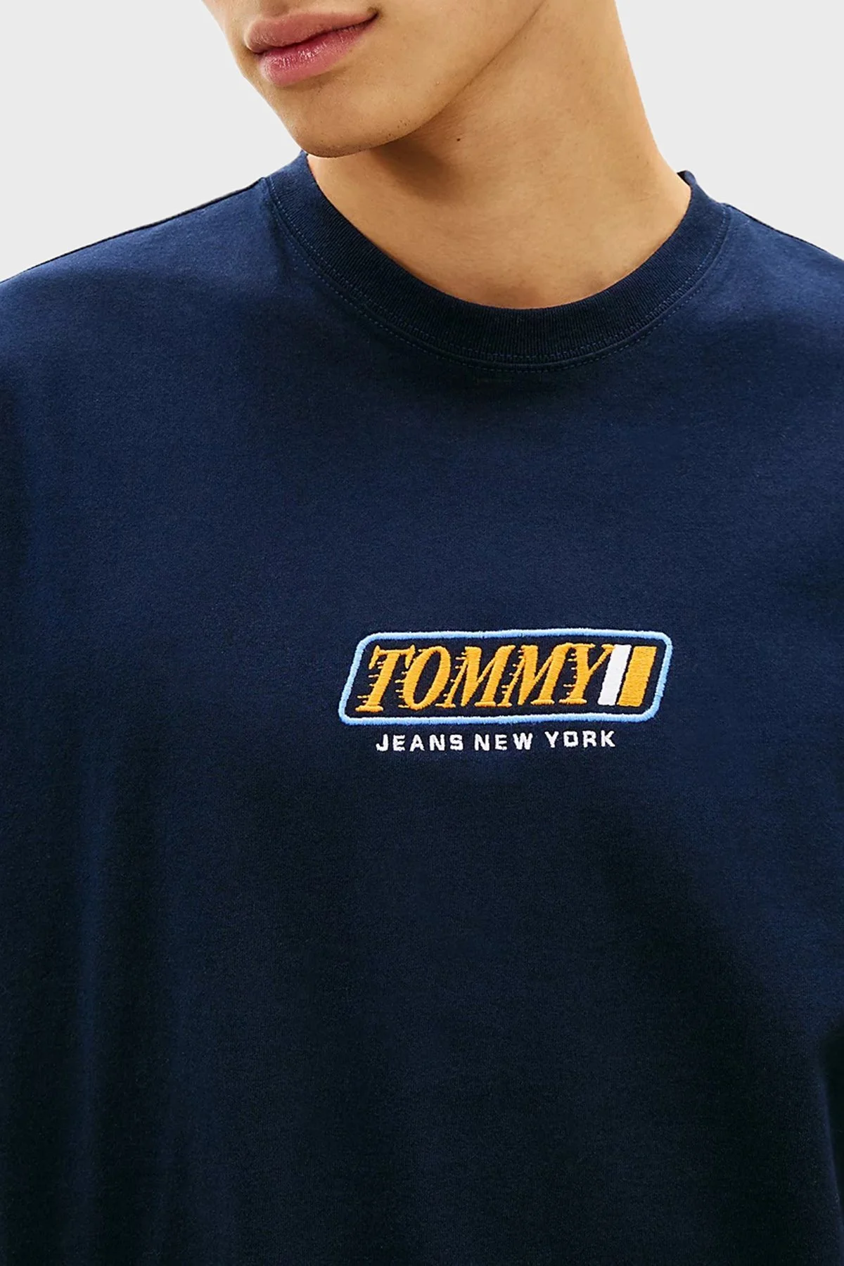 Tommy Jeans Logolu Pamuklu Regular Fit Bisiklet Yaka Erkek T Shirt DM0DM22546 C1G LACİVERT - 4