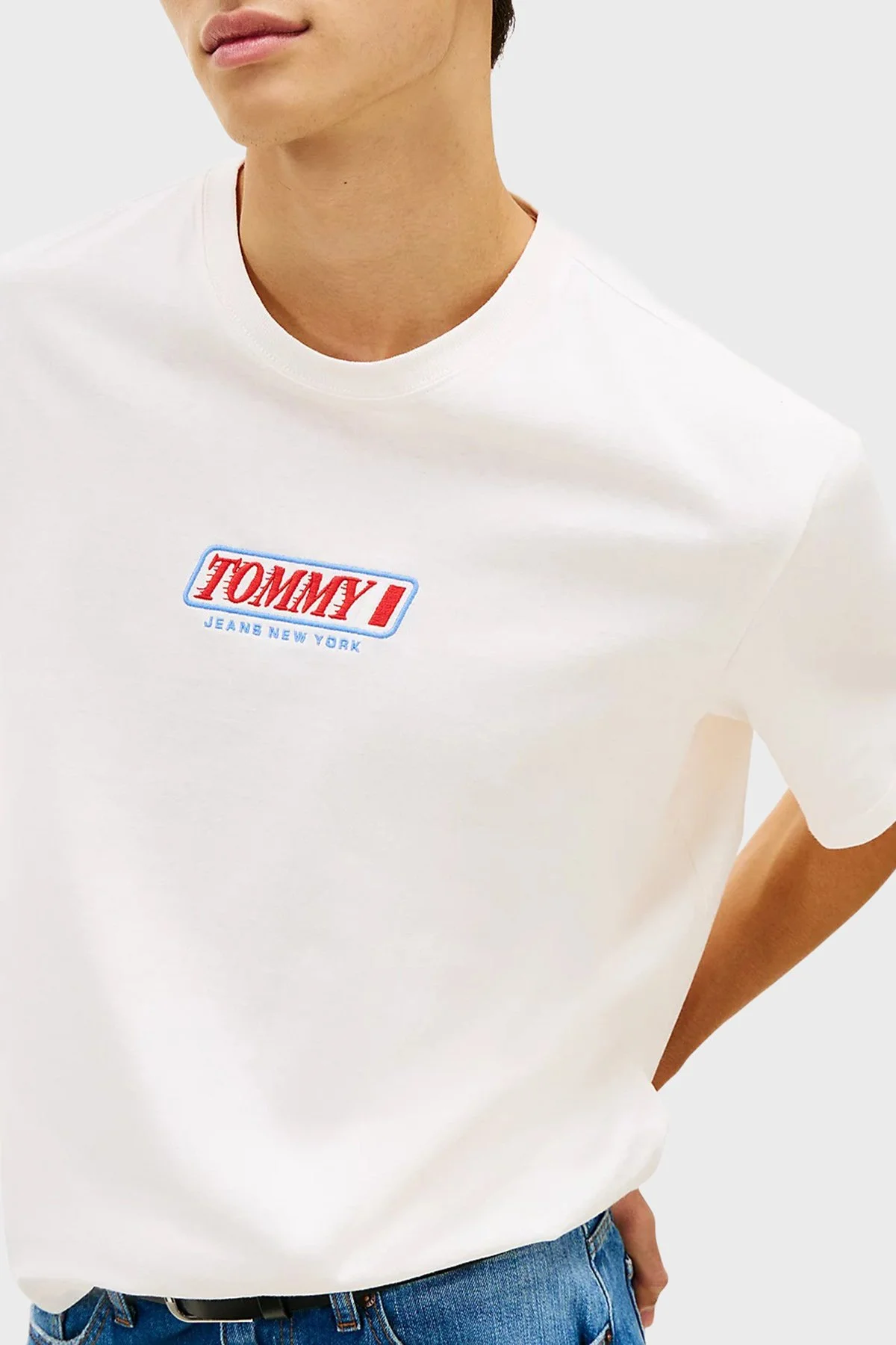 Tommy Jeans Logolu Pamuklu Regular Fit Bisiklet Yaka Erkek T Shirt DM0DM22546 YBH BEYAZ - 4