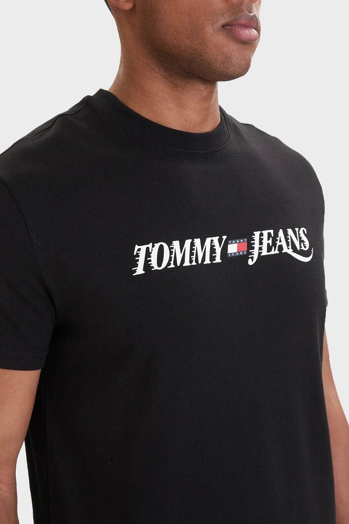 Tommy Jeans Logolu Pamuklu Regular Fit Bisiklet Yaka Erkek T Shirt DM0DM22548 BDS SİYAH - 3