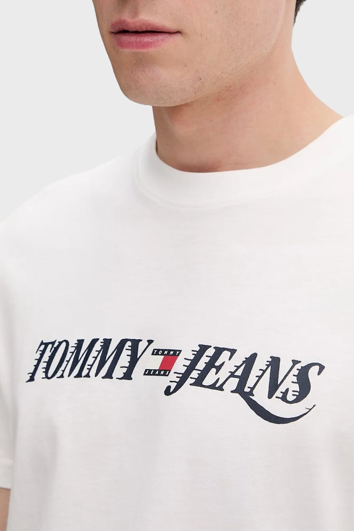 Tommy Jeans Logolu Pamuklu Regular Fit Bisiklet Yaka Erkek T Shirt DM0DM22548 YBL BEYAZ - 4