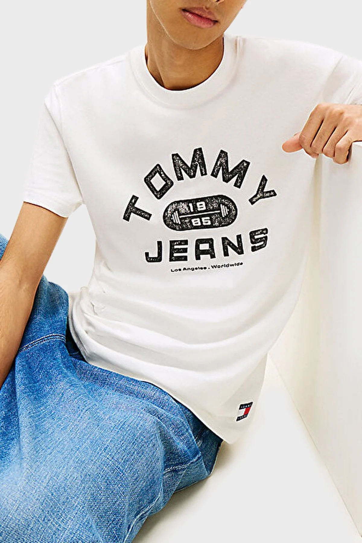 Tommy Jeans Logolu Pamuklu Regular Fit Bisiklet Yaka Erkek T Shirt DM0DM22551 YBL BEYAZ - 1