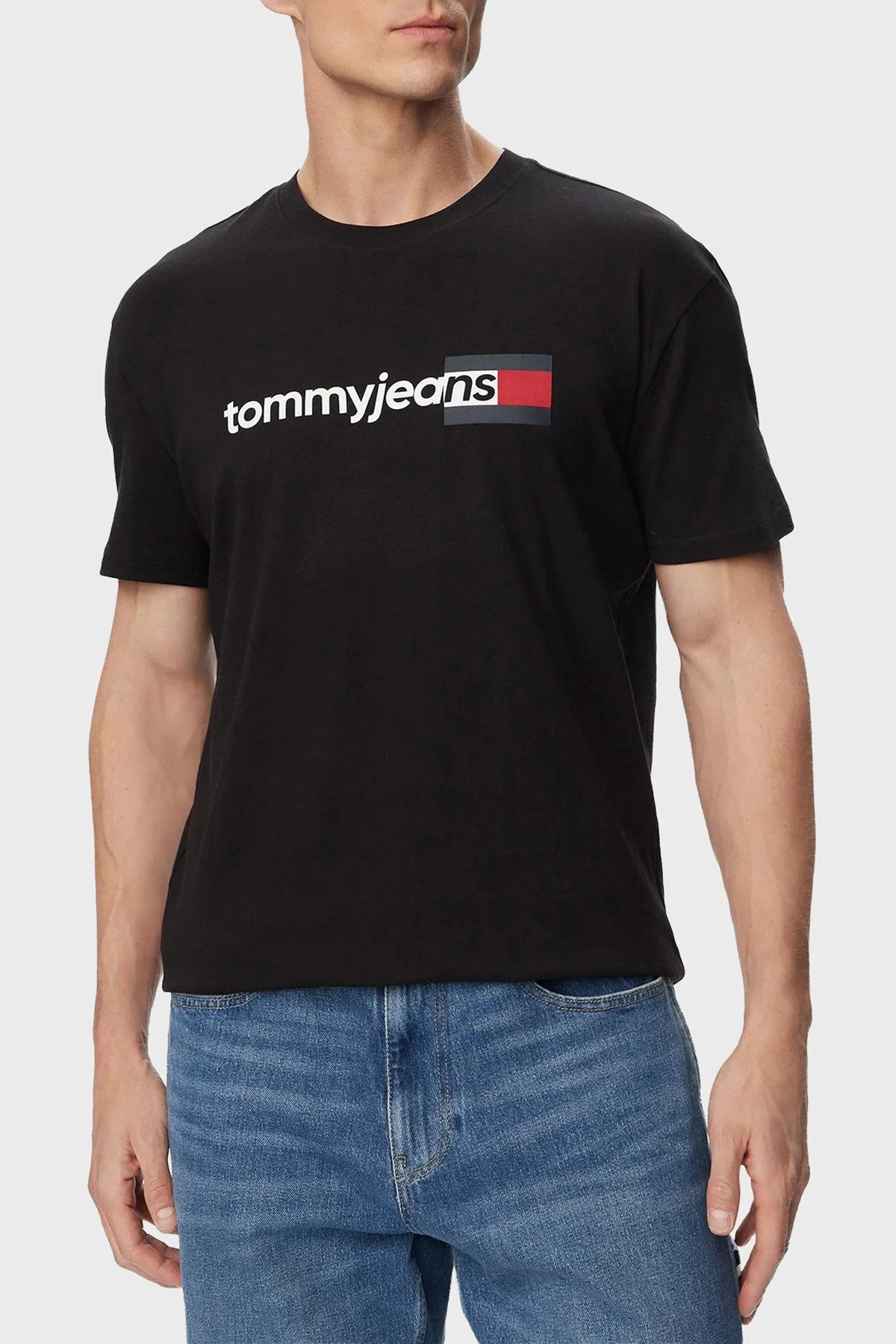 Tommy Jeans Logolu Pamuklu Regular Fit Bisiklet Yaka Erkek T Shirt DM0DM23406 BDS Siyah - 1