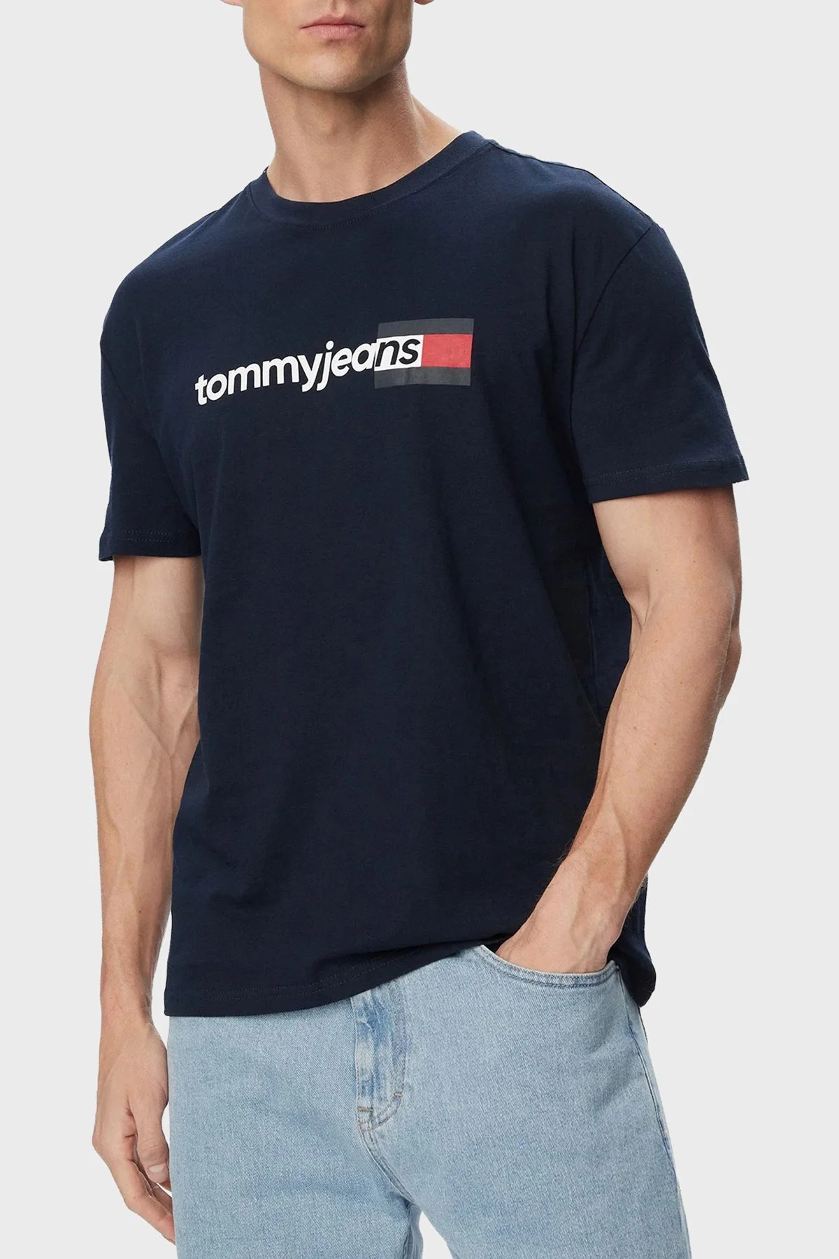Tommy Jeans Logolu Pamuklu Regular Fit Bisiklet Yaka Erkek T Shirt DM0DM23406 C1G Lacivert - 1