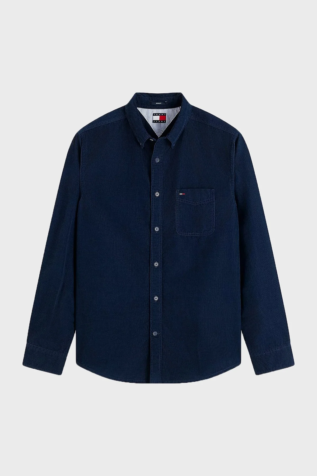 Tommy Jeans Logolu Pamuklu Regular Fit Düğmeli Yaka Erkek Gömlek DM0DM23517 C1G Lacivert - 4